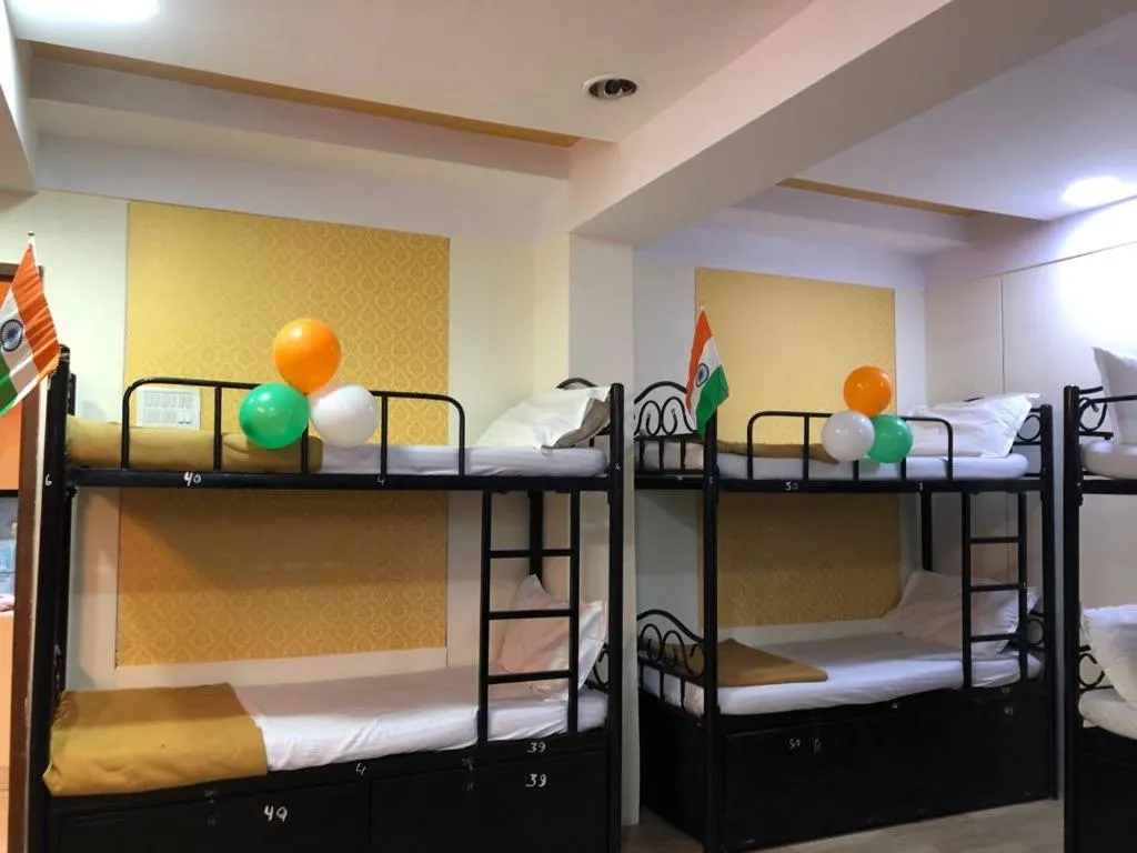 Bed in Bandra Dormitory Only for indian male