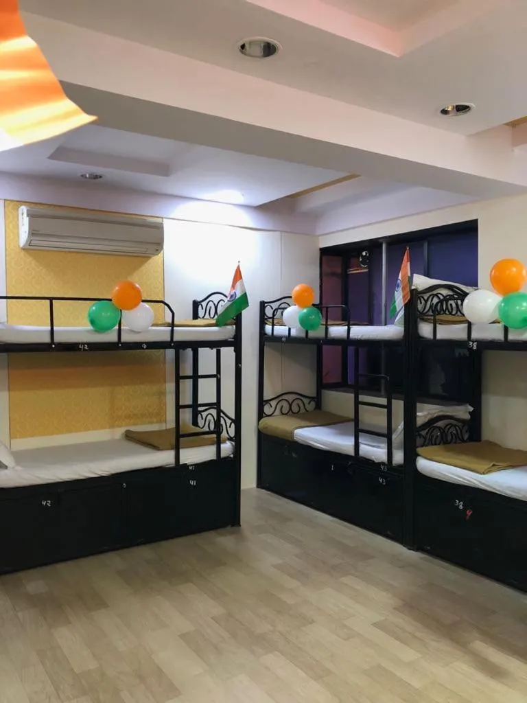 Bed in Bandra Dormitory Only for indian male
