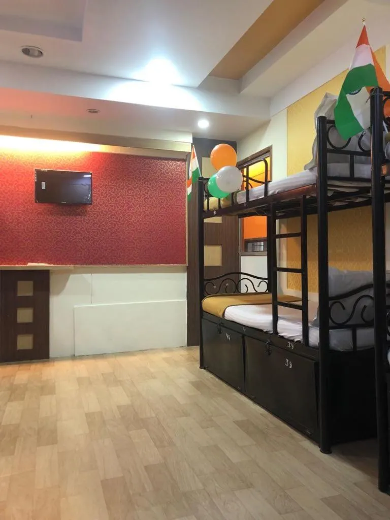 Bed in Bandra Dormitory Only for indian male