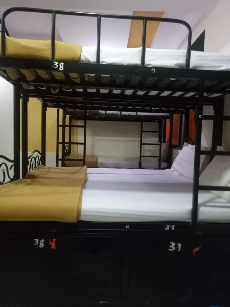 Bed in Bandra Dormitory Only for indian male