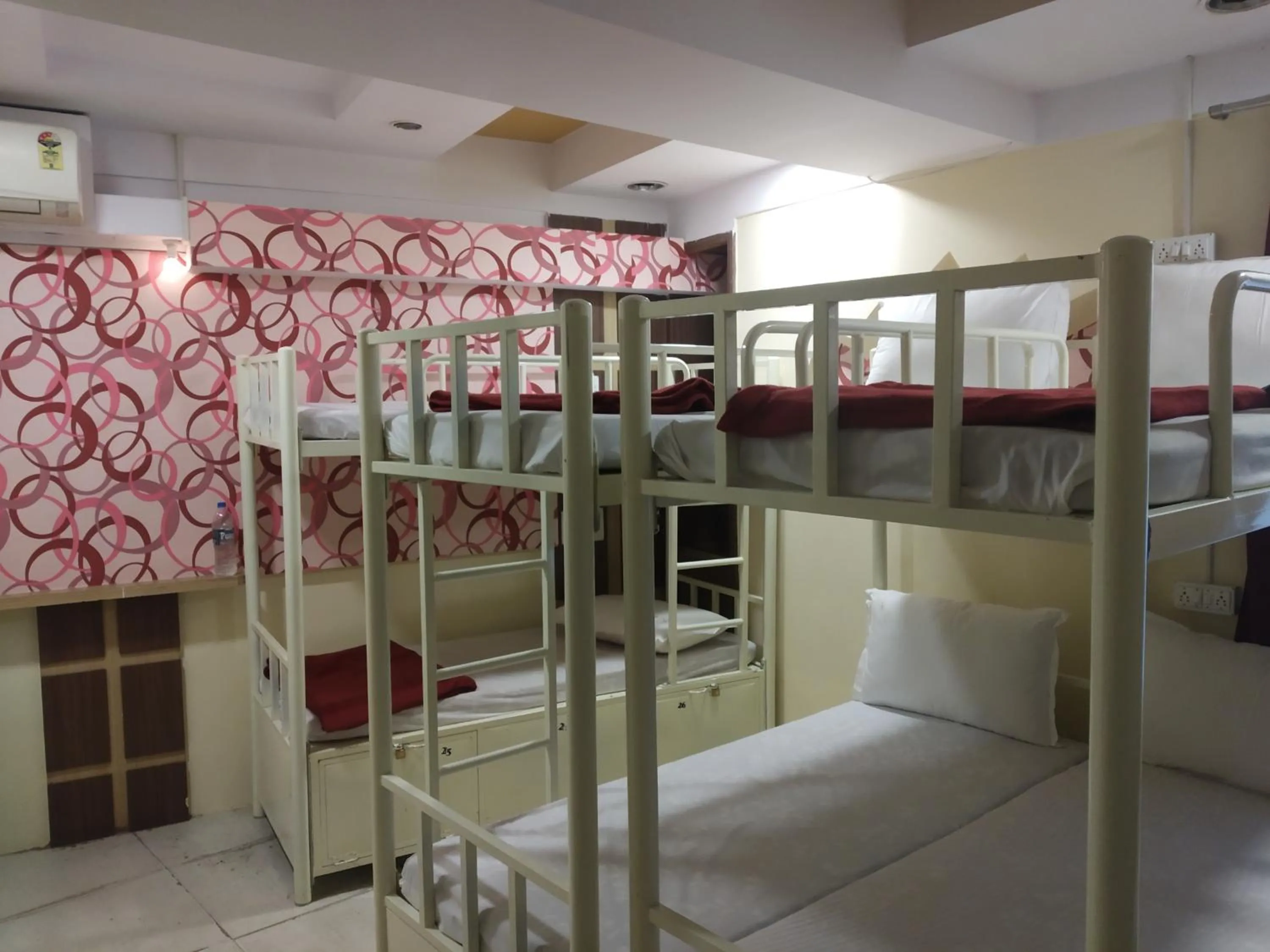 Bed in Bandra Dormitory Only for indian male