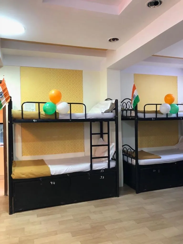 Bed in Bandra Dormitory Only for indian male