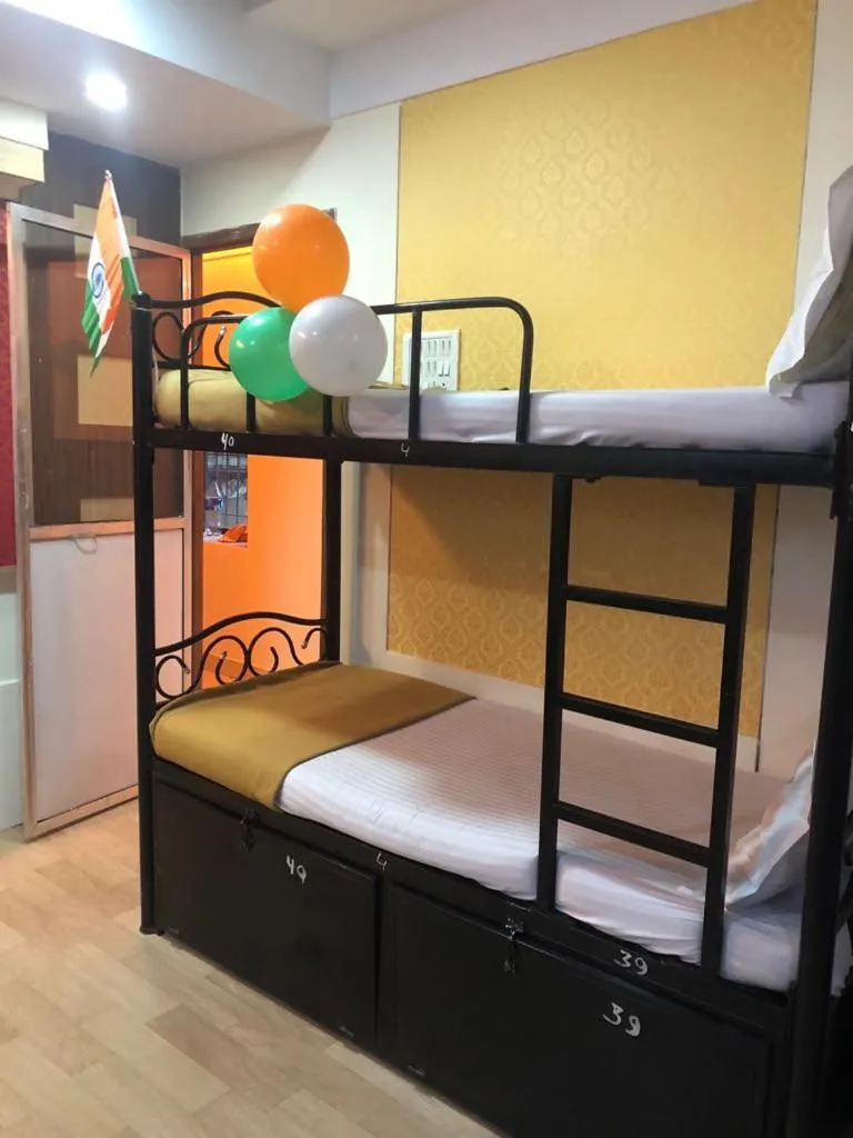 Bed in Bandra Dormitory Only for indian male