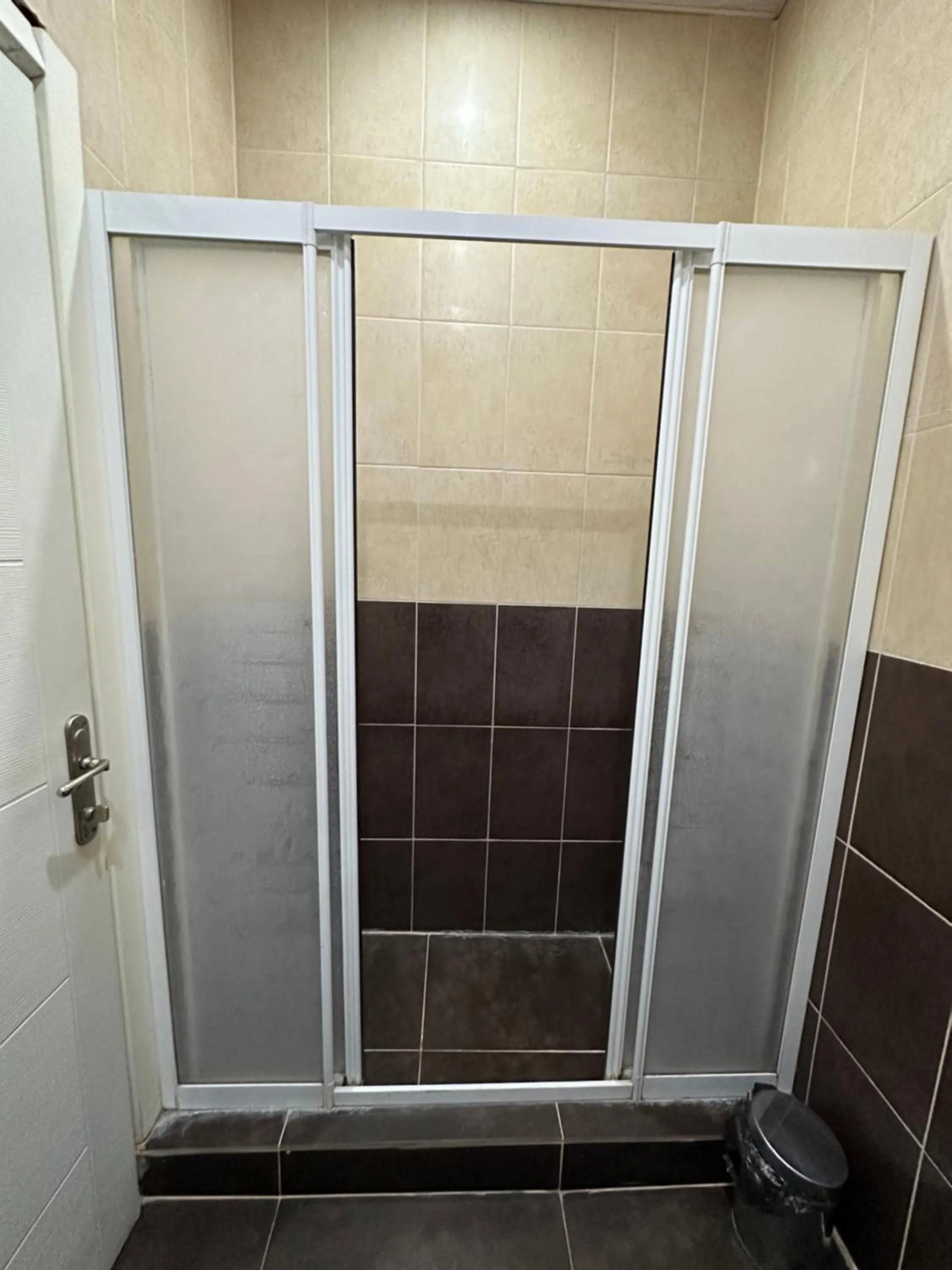 Shower in MARJANI apartments