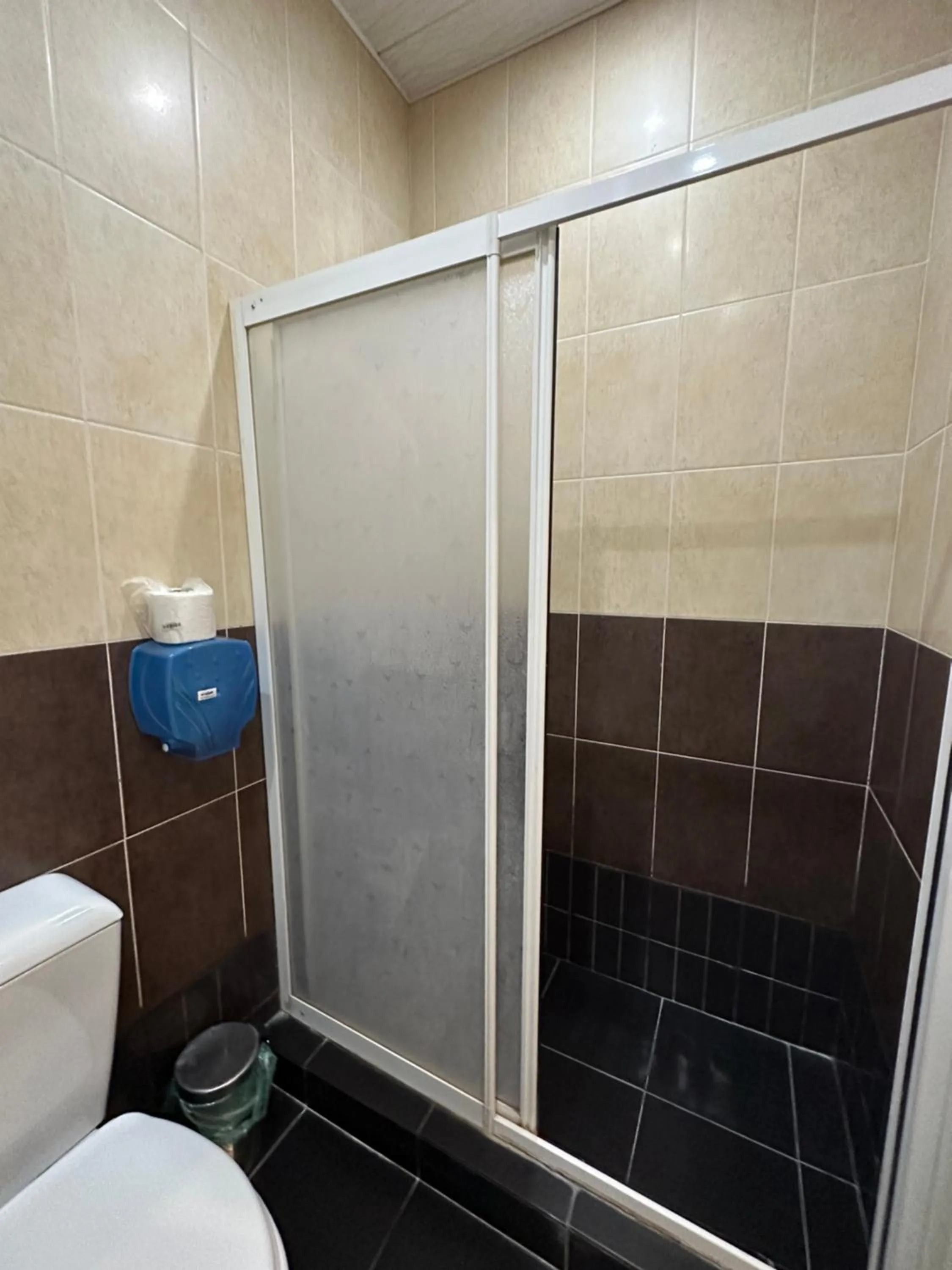 Shower in MARJANI apartments