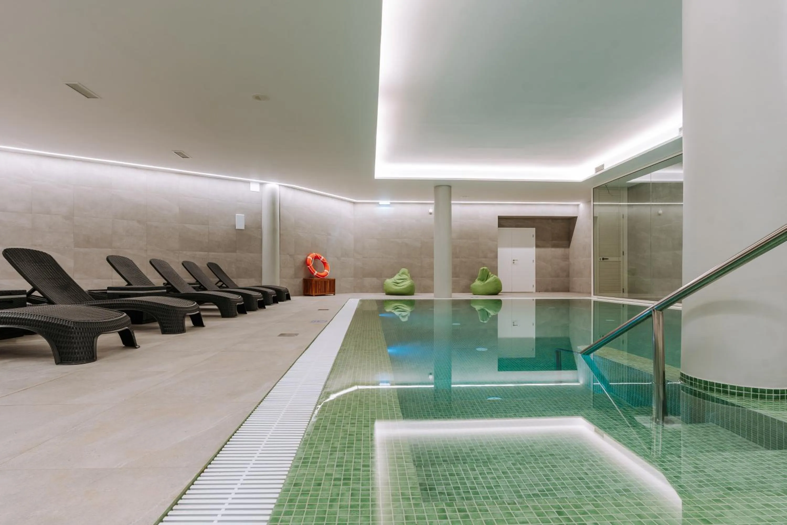 Swimming pool in Hotel Euro Moniz