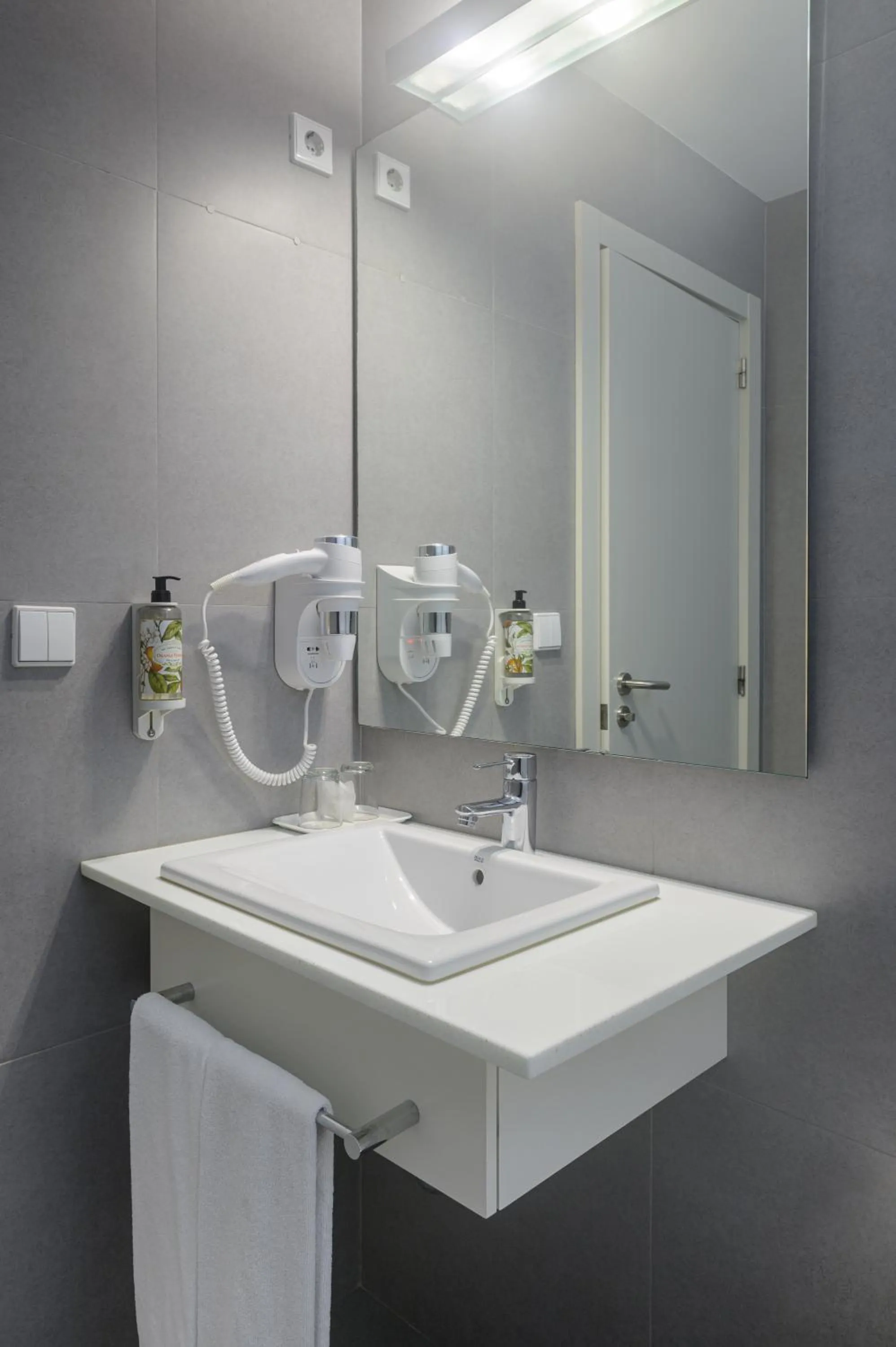 Bathroom in Hotel Torre Mar