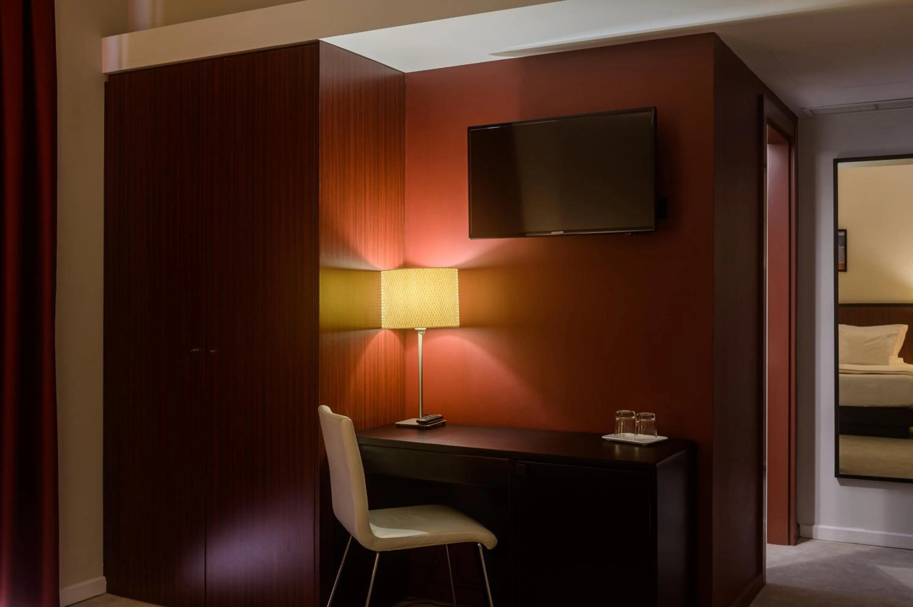 TV and multimedia, Bed in Hotel Torre Mar