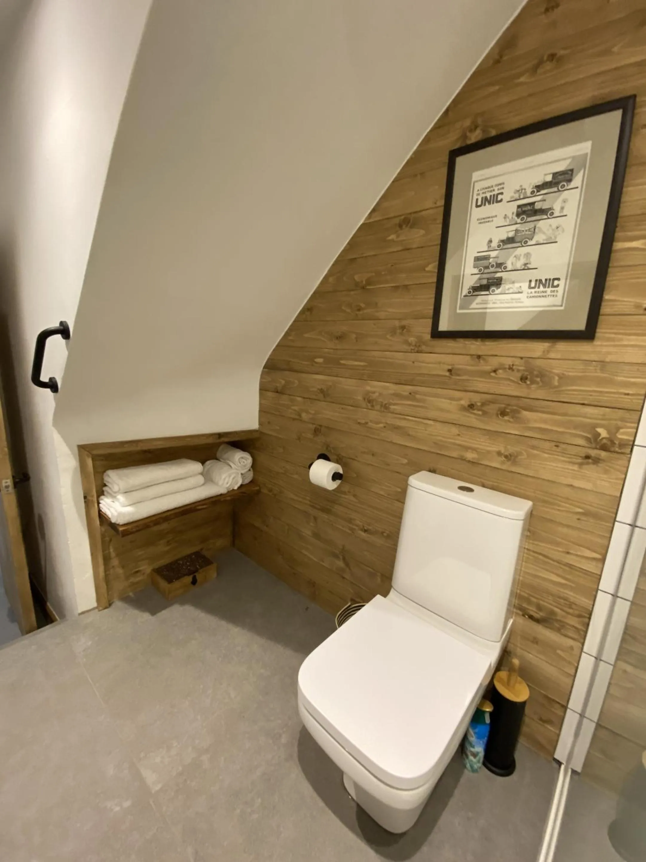 Bathroom in Monkton Court House B&B