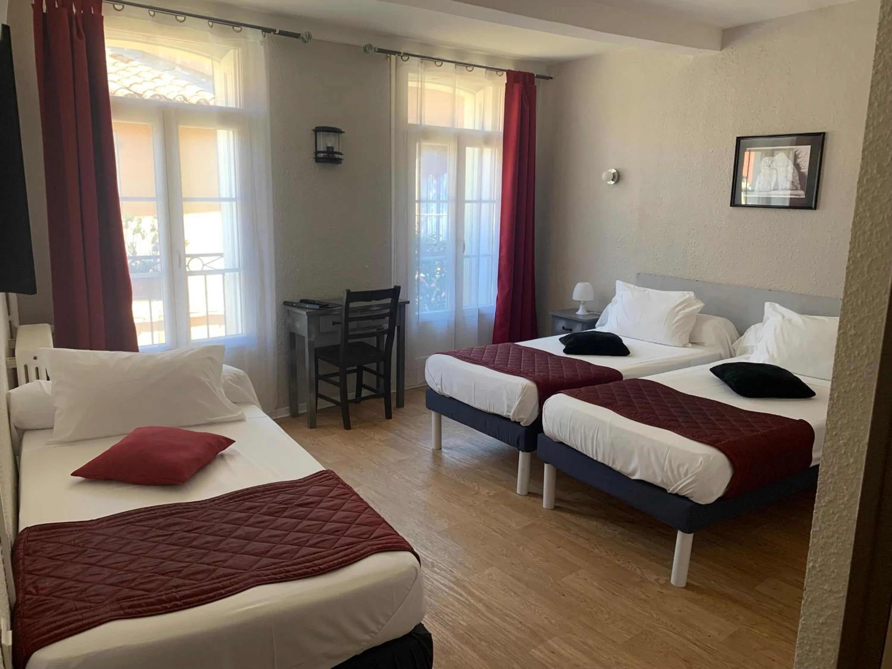 Bed in Le Cérétan Hôtel