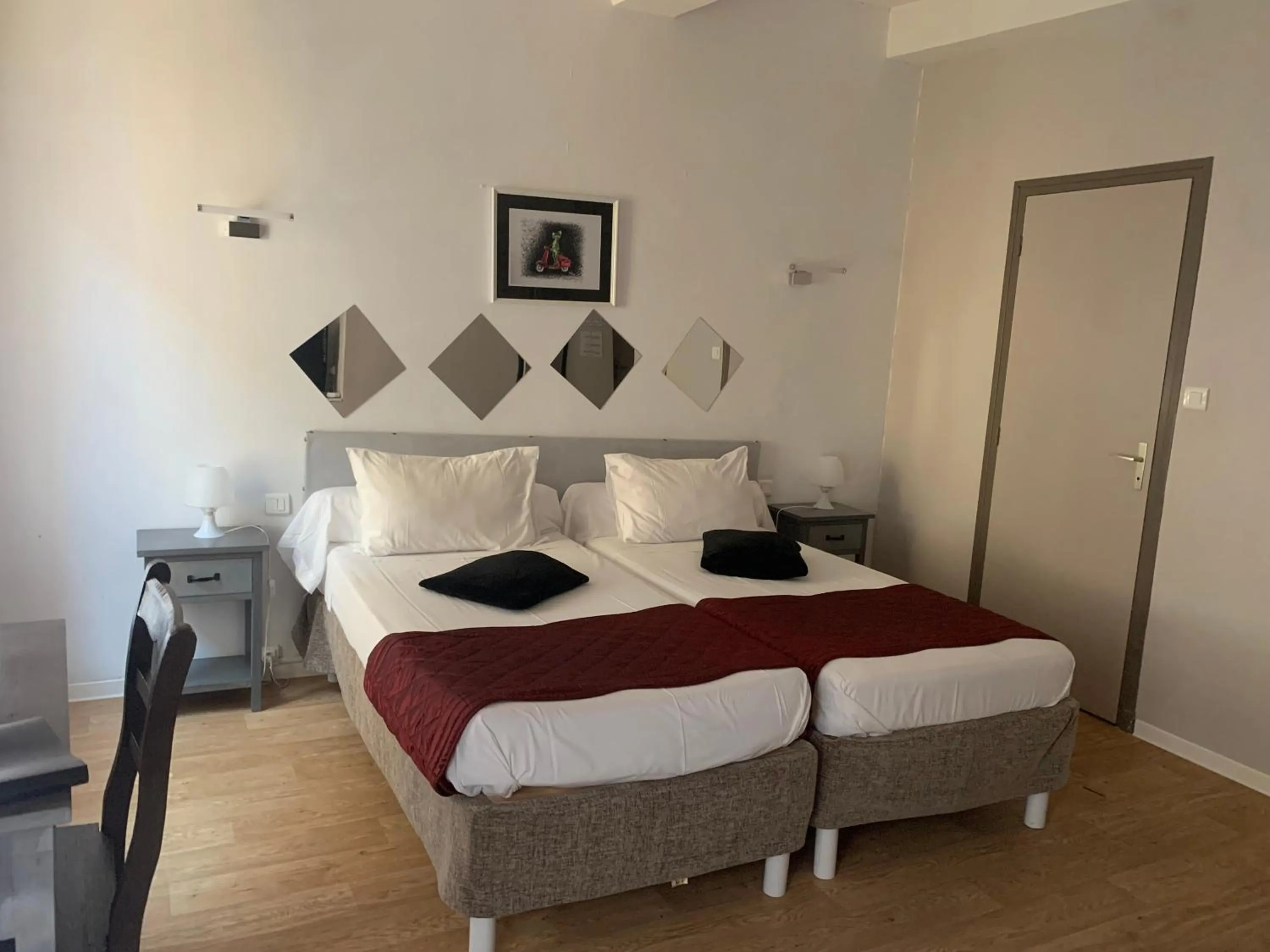 Bed in Le Cérétan Hôtel