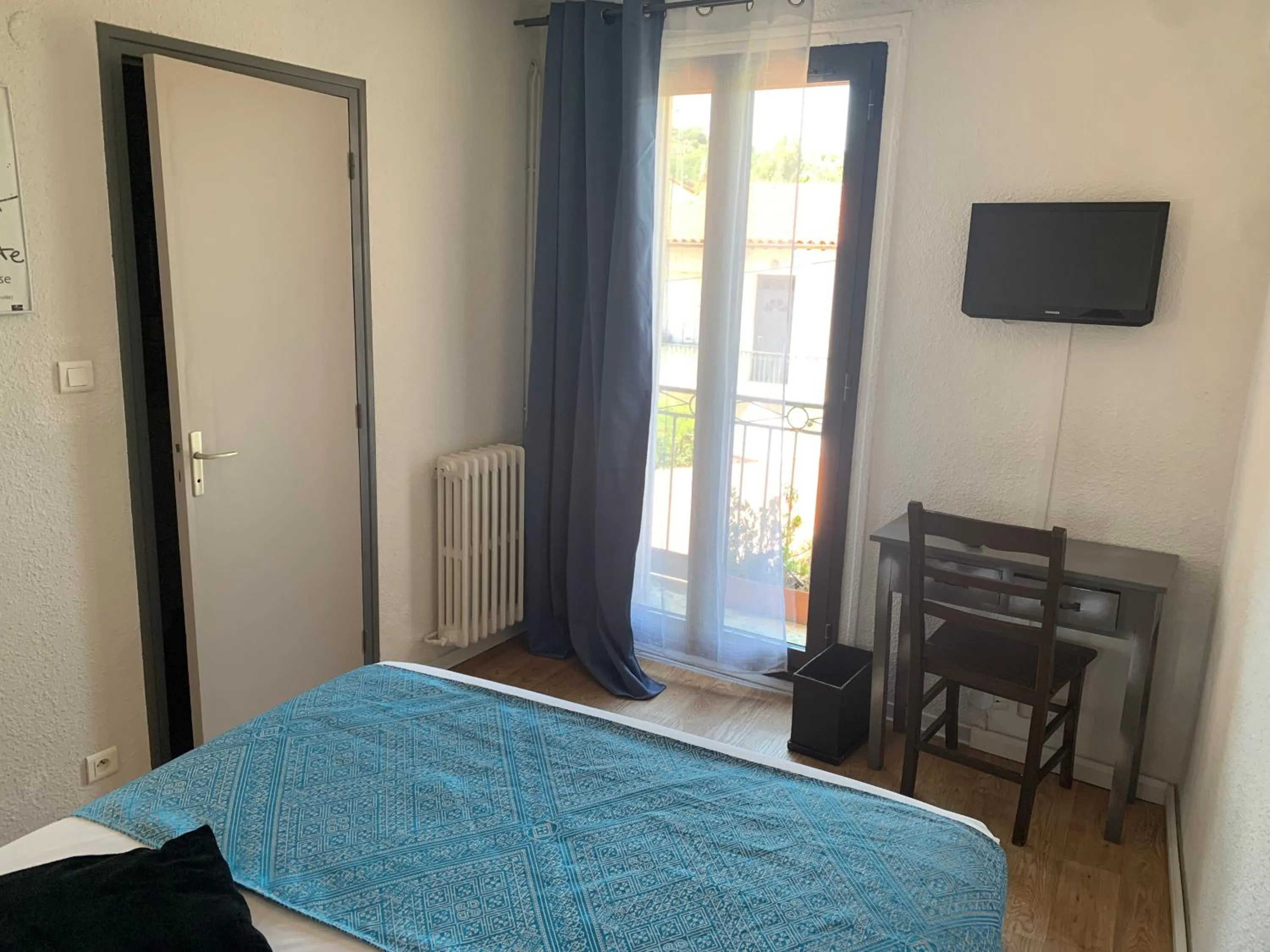 Bed in Le Cérétan Hôtel