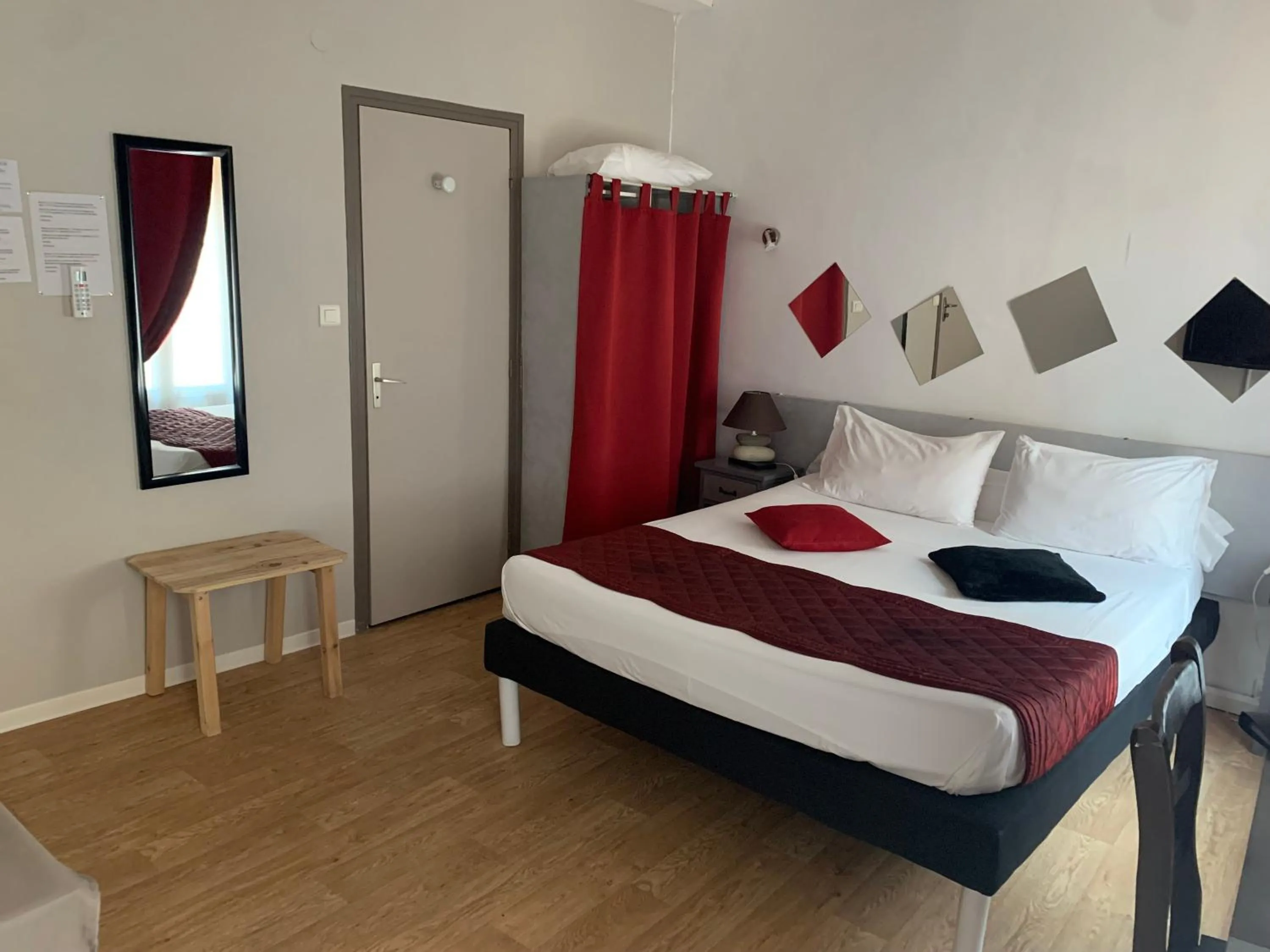 Bed in Le Cérétan Hôtel