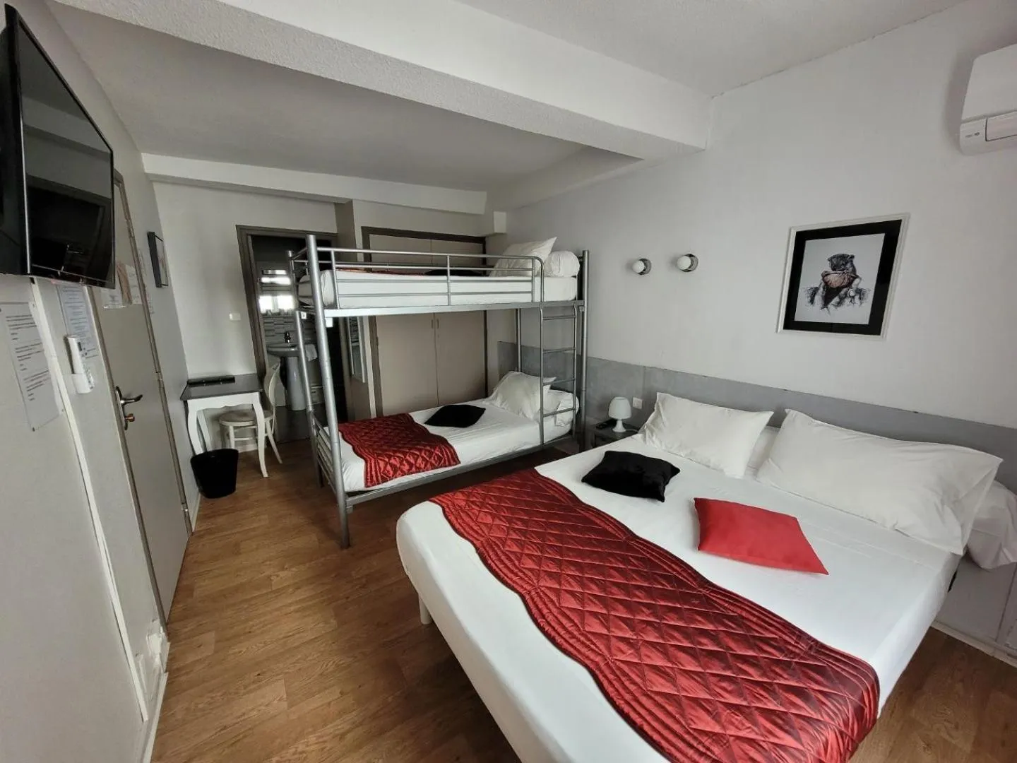 Bed in Le Cérétan Hôtel