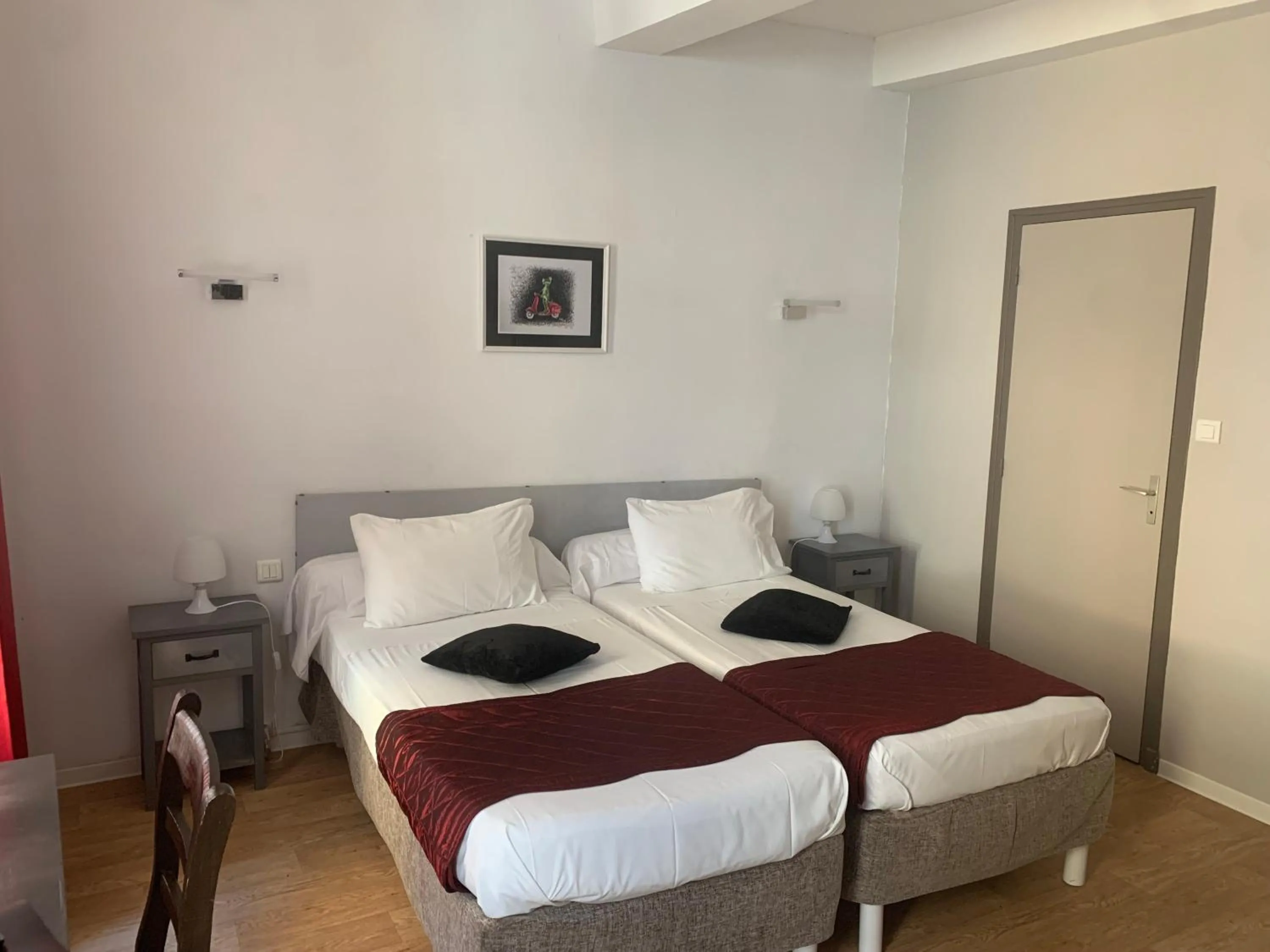 Bed in Le Cérétan Hôtel