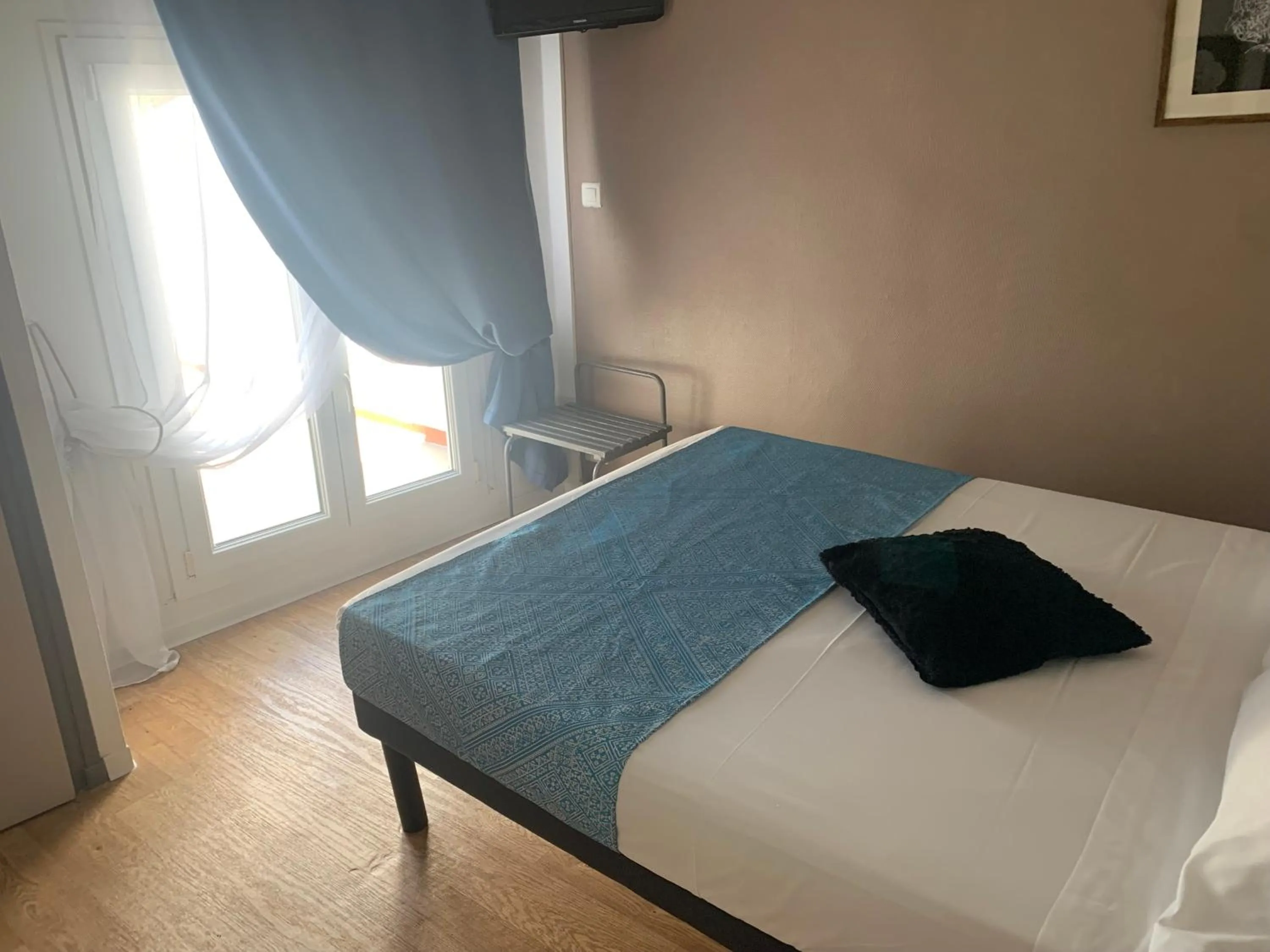 Bed in Le Cérétan Hôtel