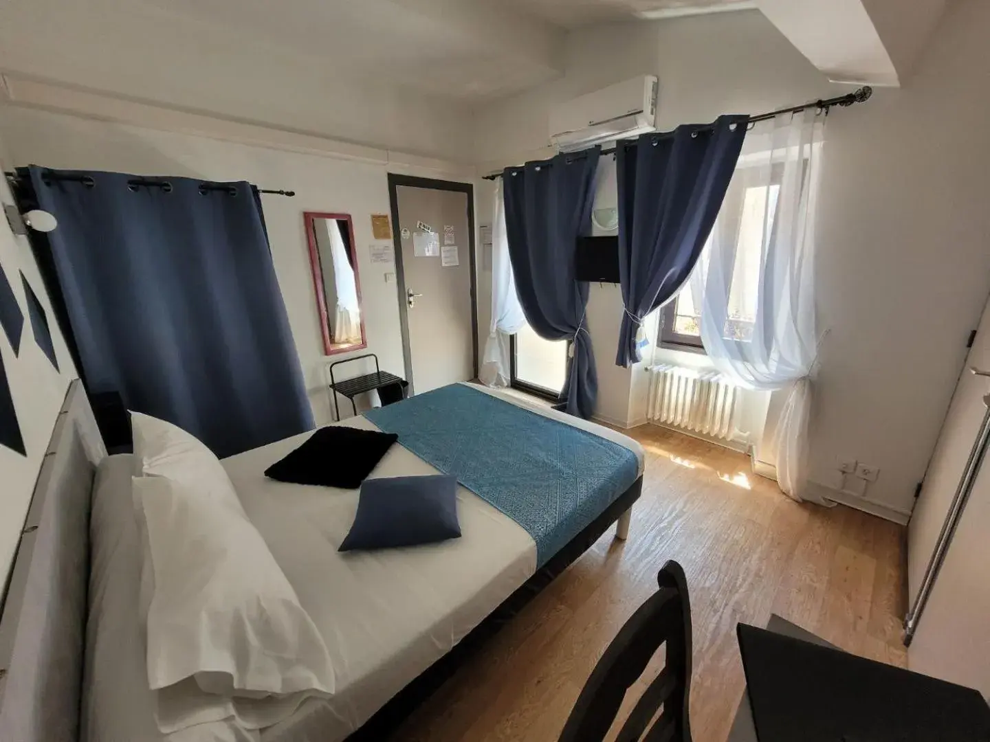 Standard Double Room in Le Cérétan Hôtel Standard Double Room in Le Cérétan Hôtel