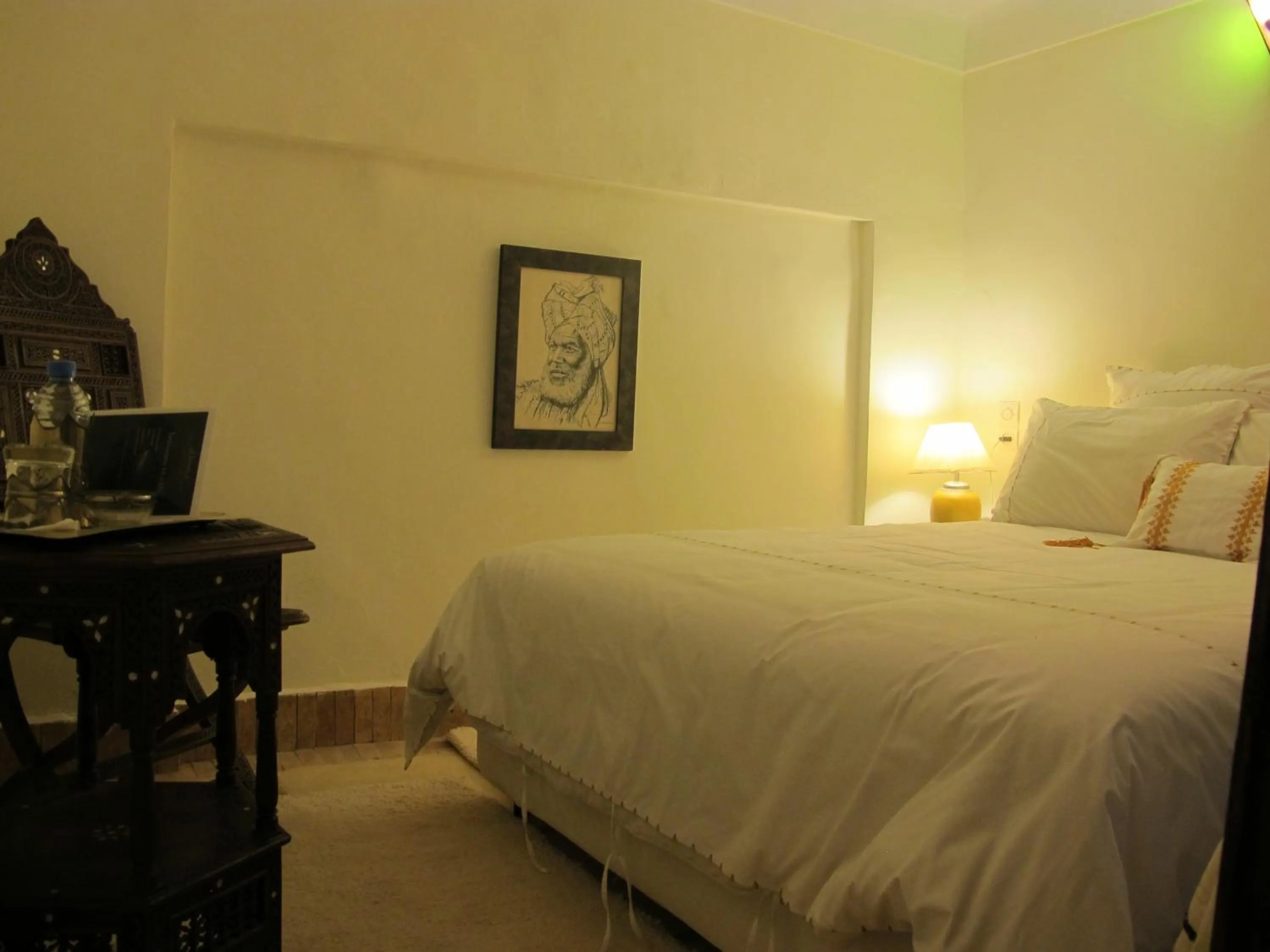 Photo of the whole room, Bed in Riad Al Loune
