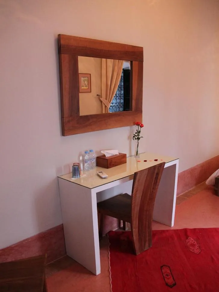 hair dresser in Riad Dar El Gnaouia