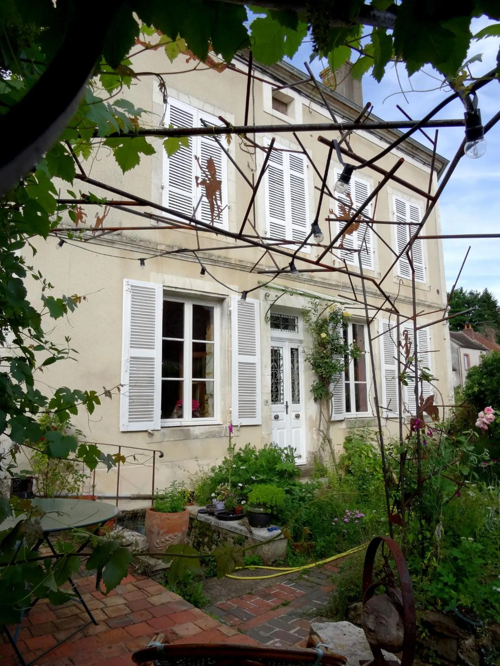 Facade/entrance in L'escalier des rêves