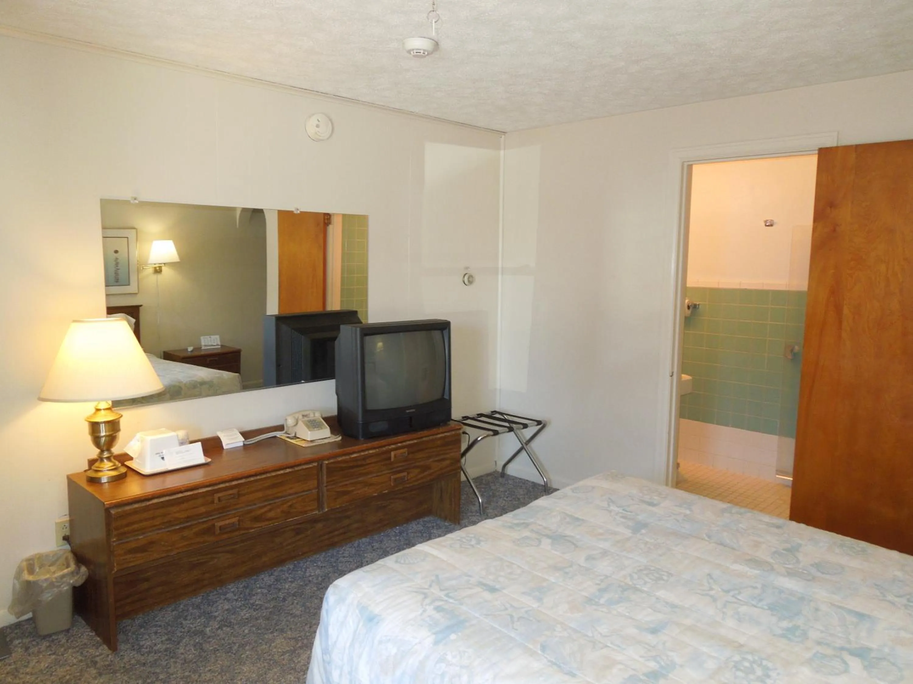 Photo of the whole room in Arlington Inn