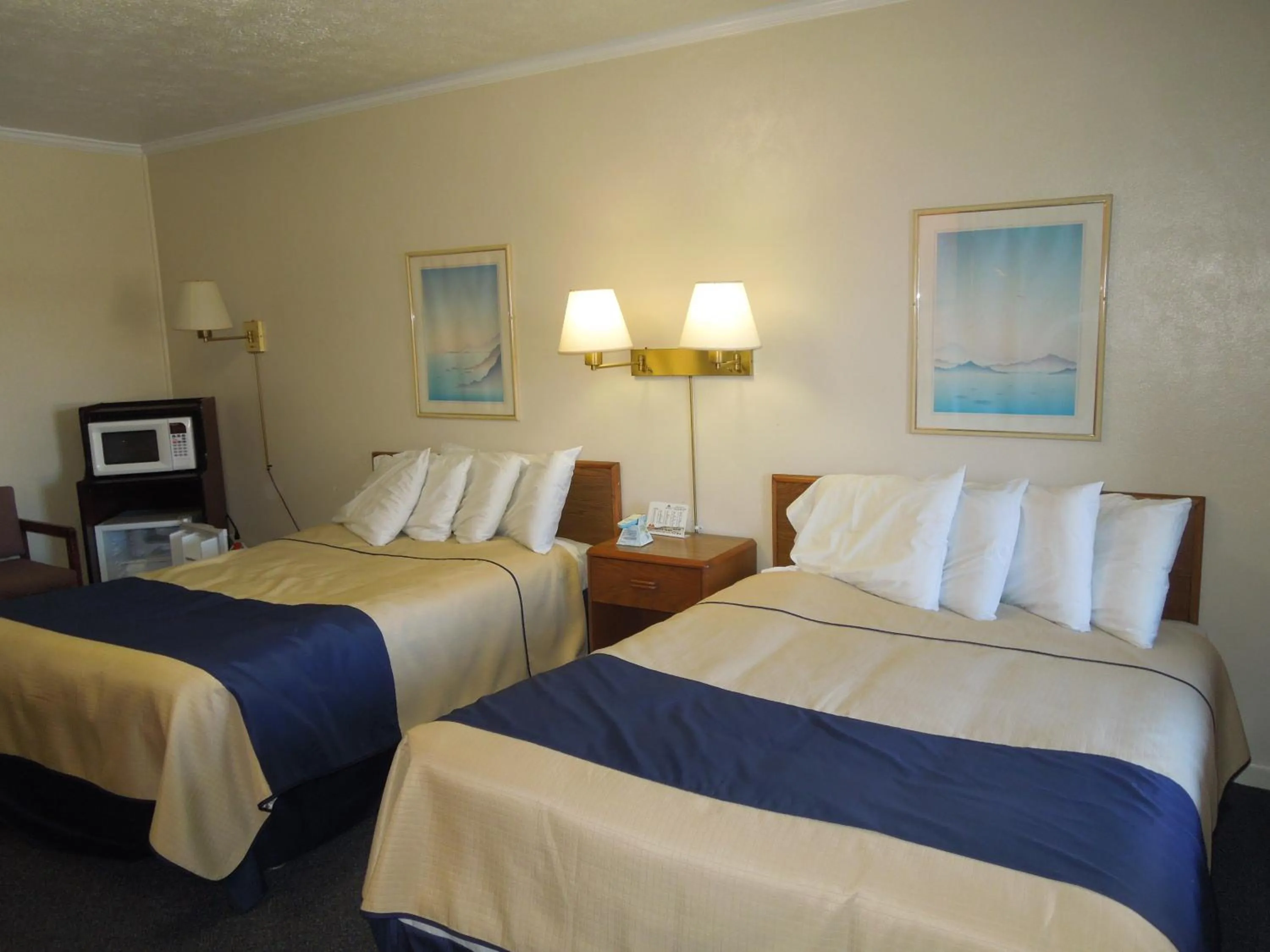 Photo of the whole room in Arlington Inn