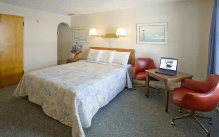 Photo of the whole room in Arlington Inn