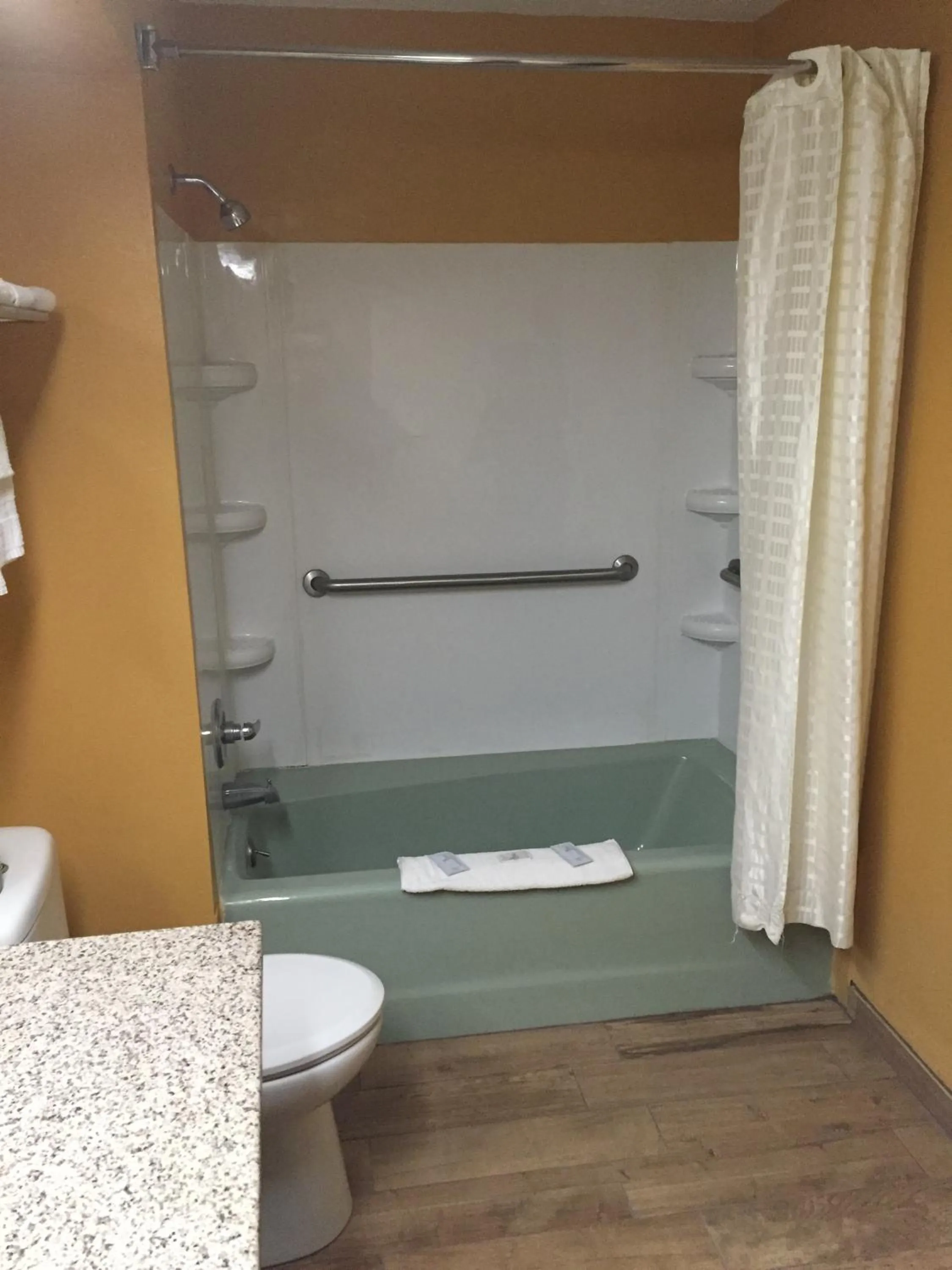 Bathroom in Parkway Inn