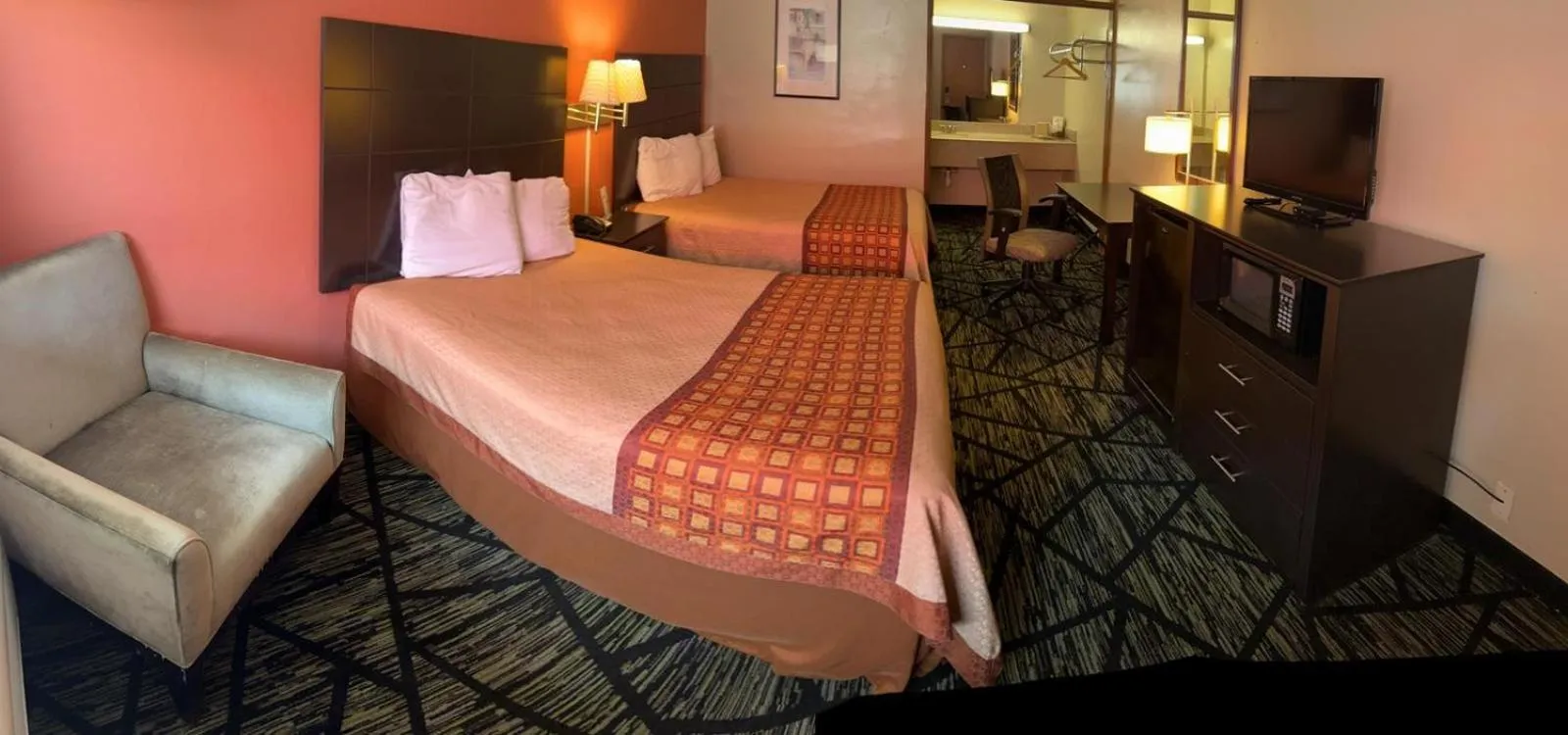 Bed in Travelers Lodge Beatrice