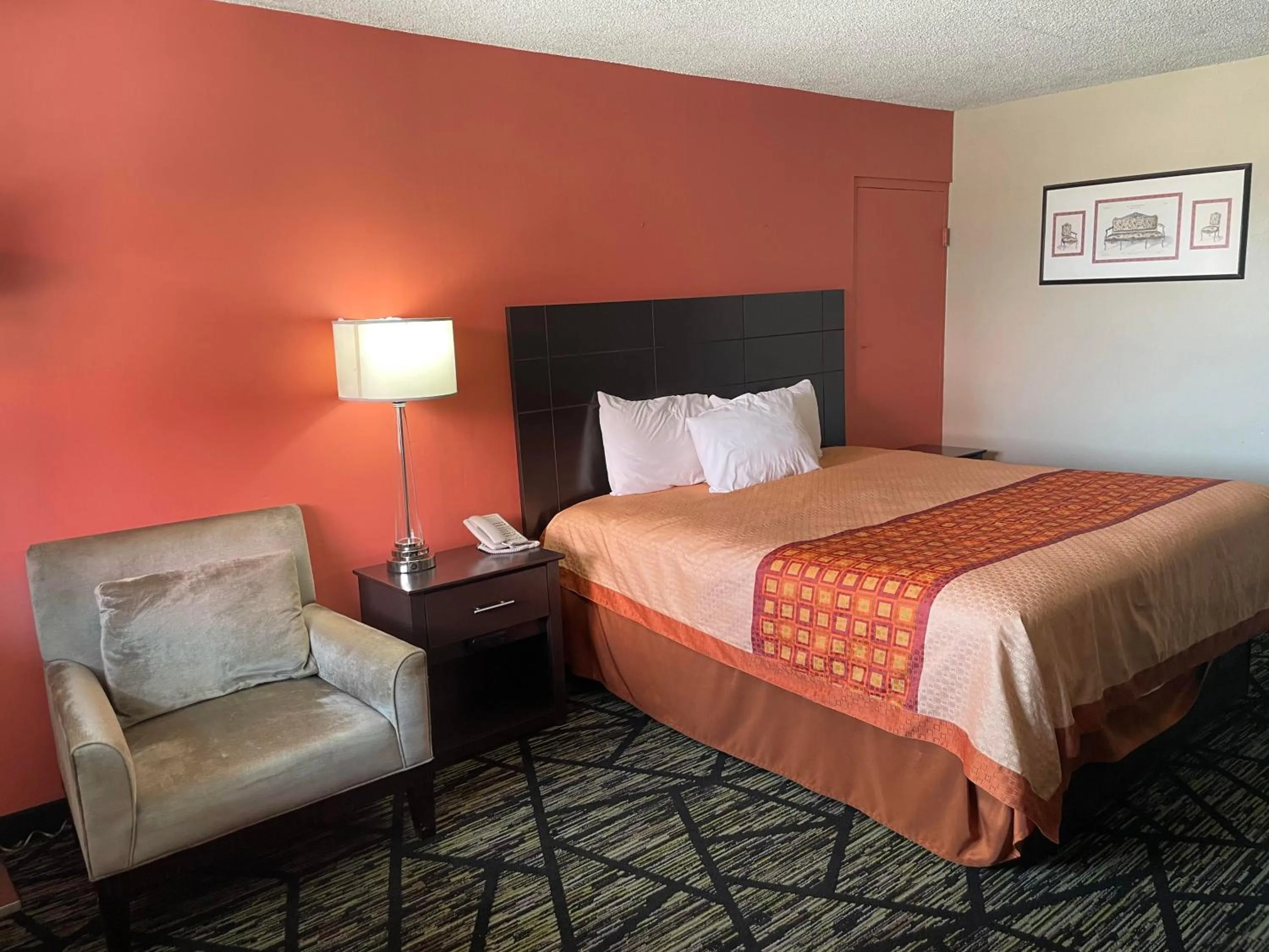 Bed in Travelers Lodge Beatrice