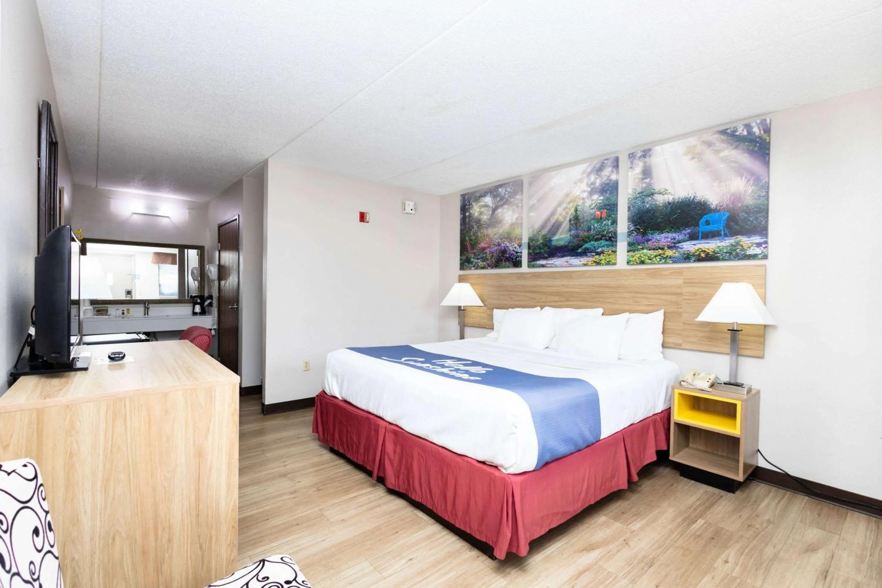 Photo of the whole room, Bed in Days Inn by Wyndham Dayton Huber Heights Northeast