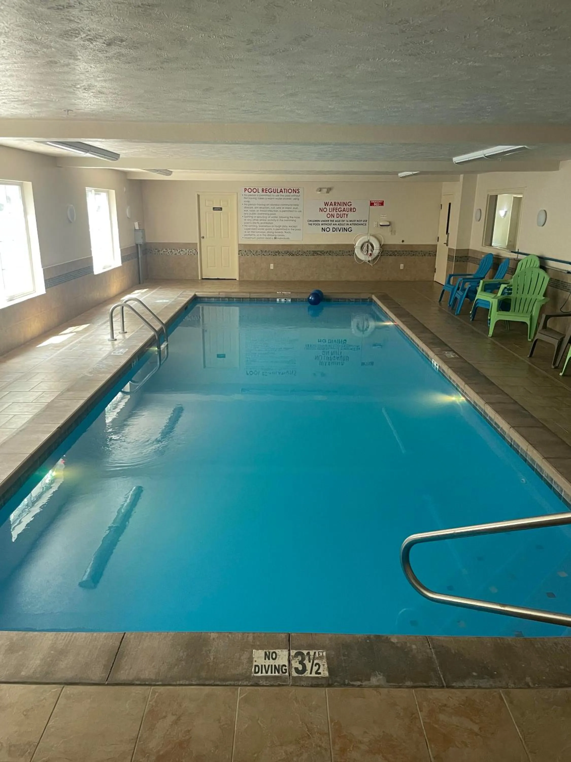Swimming pool in Victorian Inn