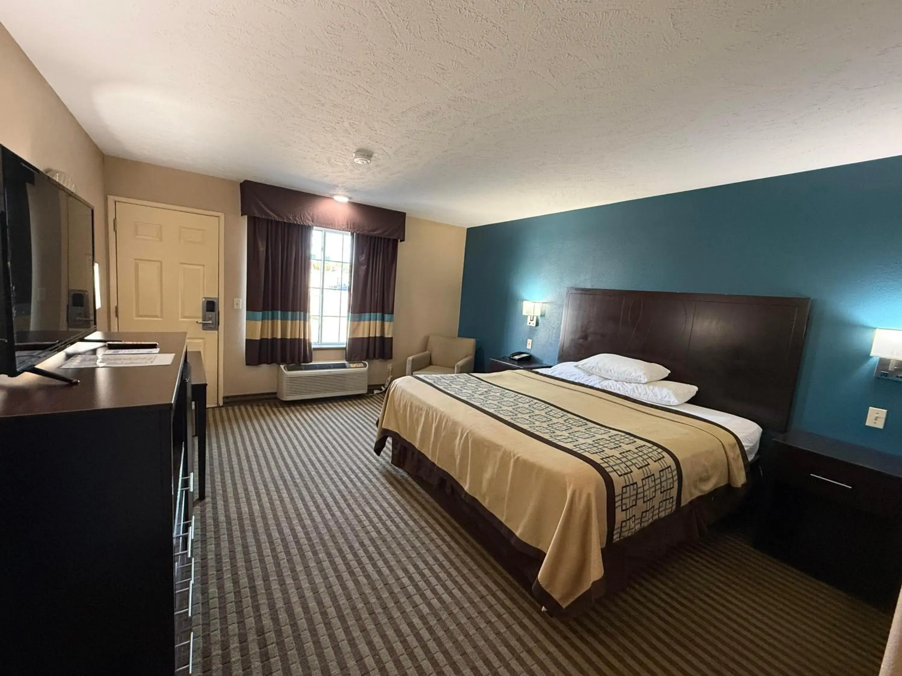 King Room - Non-Smoking in Victorian Inn King Room - Non-Smoking in Victorian Inn