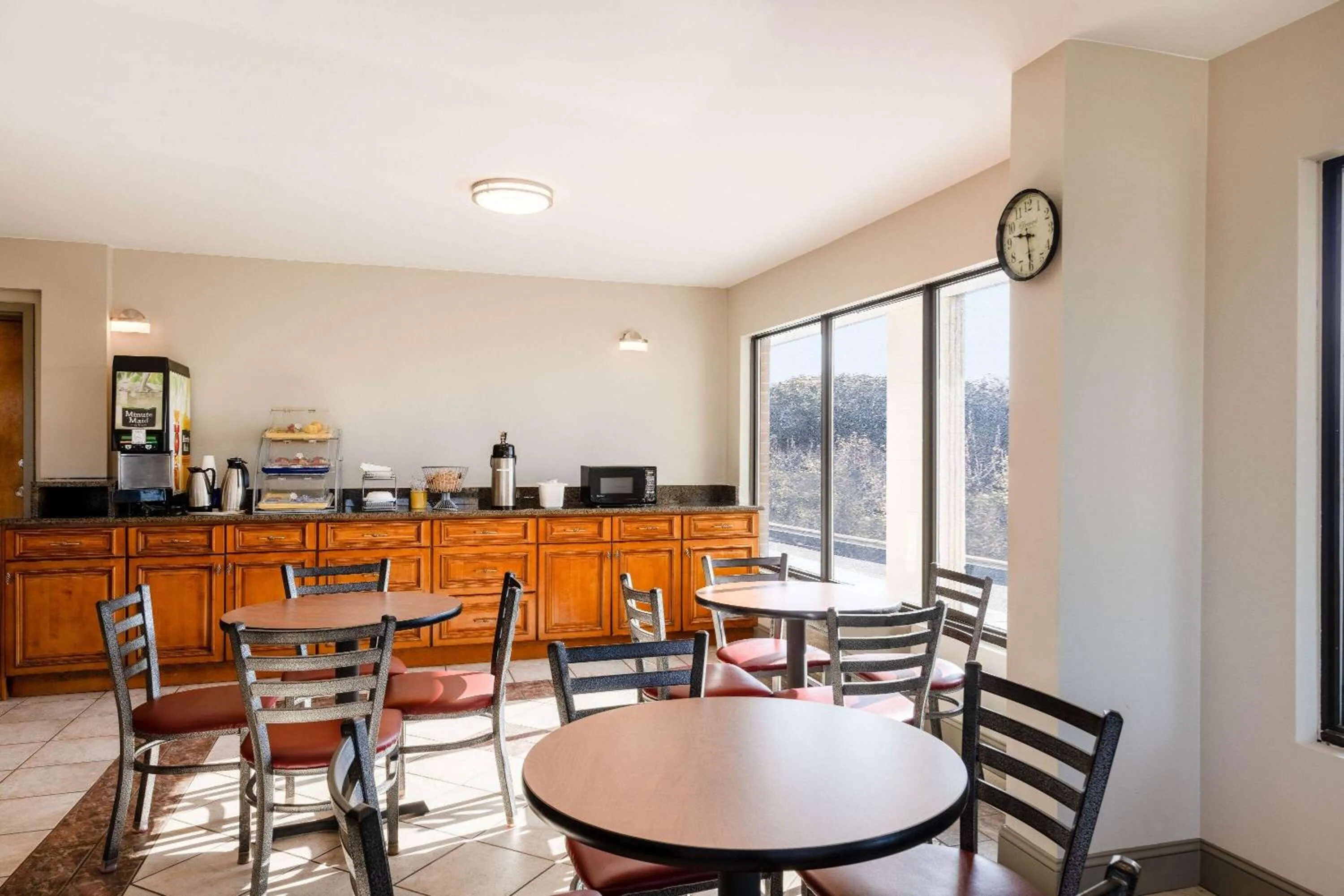 Breakfast in Days Inn by Wyndham Mooresville Lake Norman