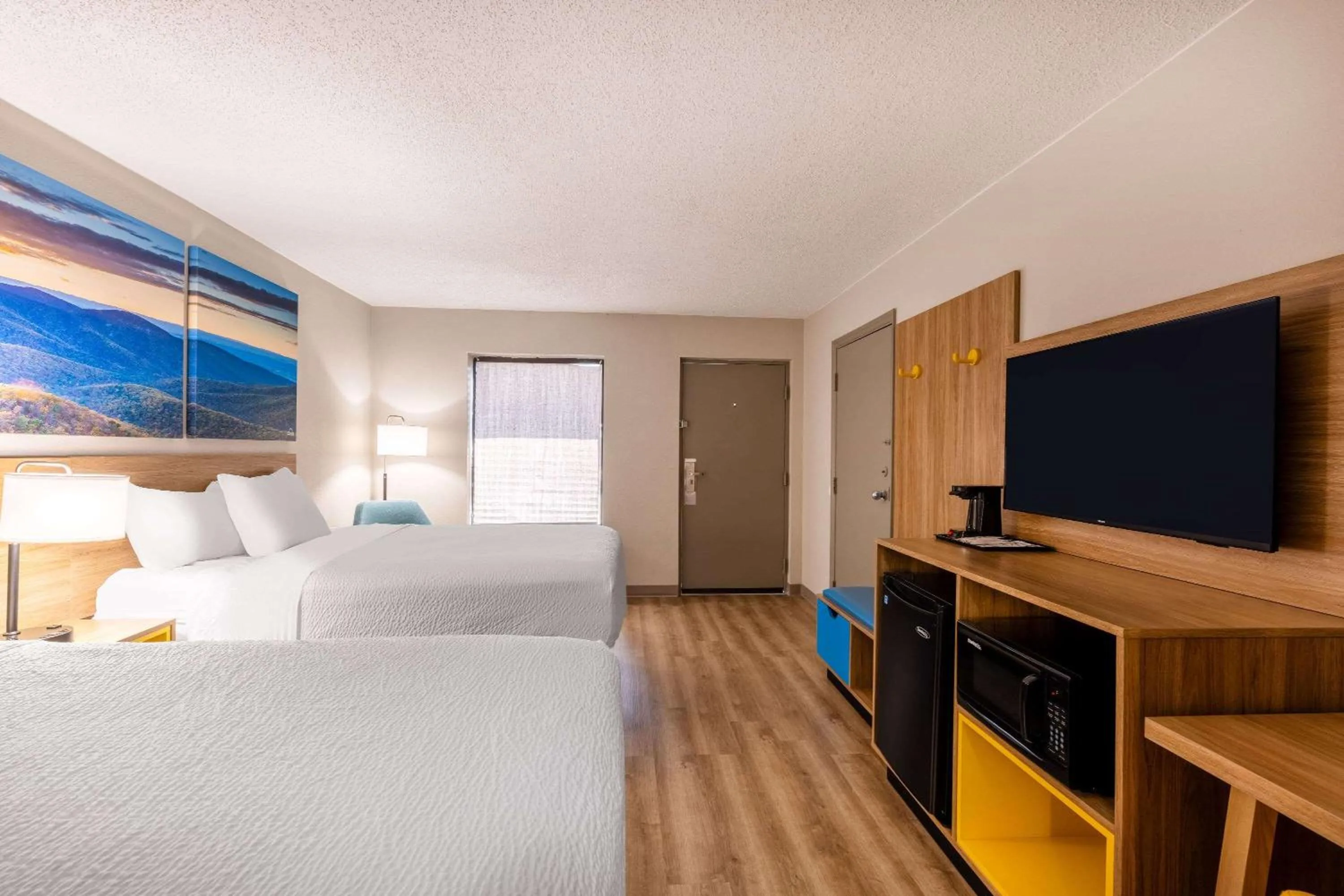 Photo of the whole room, Bed in Days Inn by Wyndham Mooresville Lake Norman