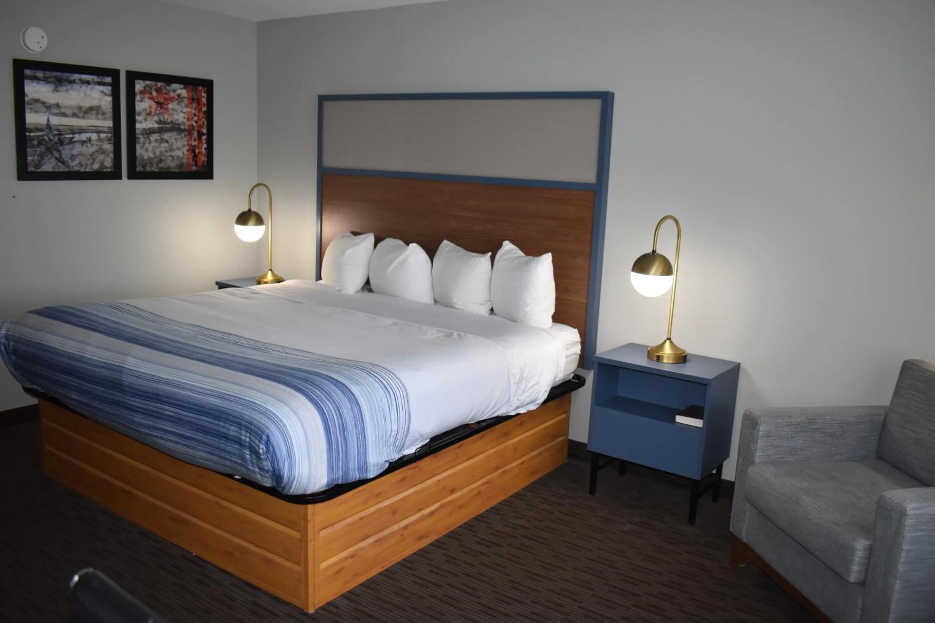 Bed in AmericInn by Wyndham Sioux City