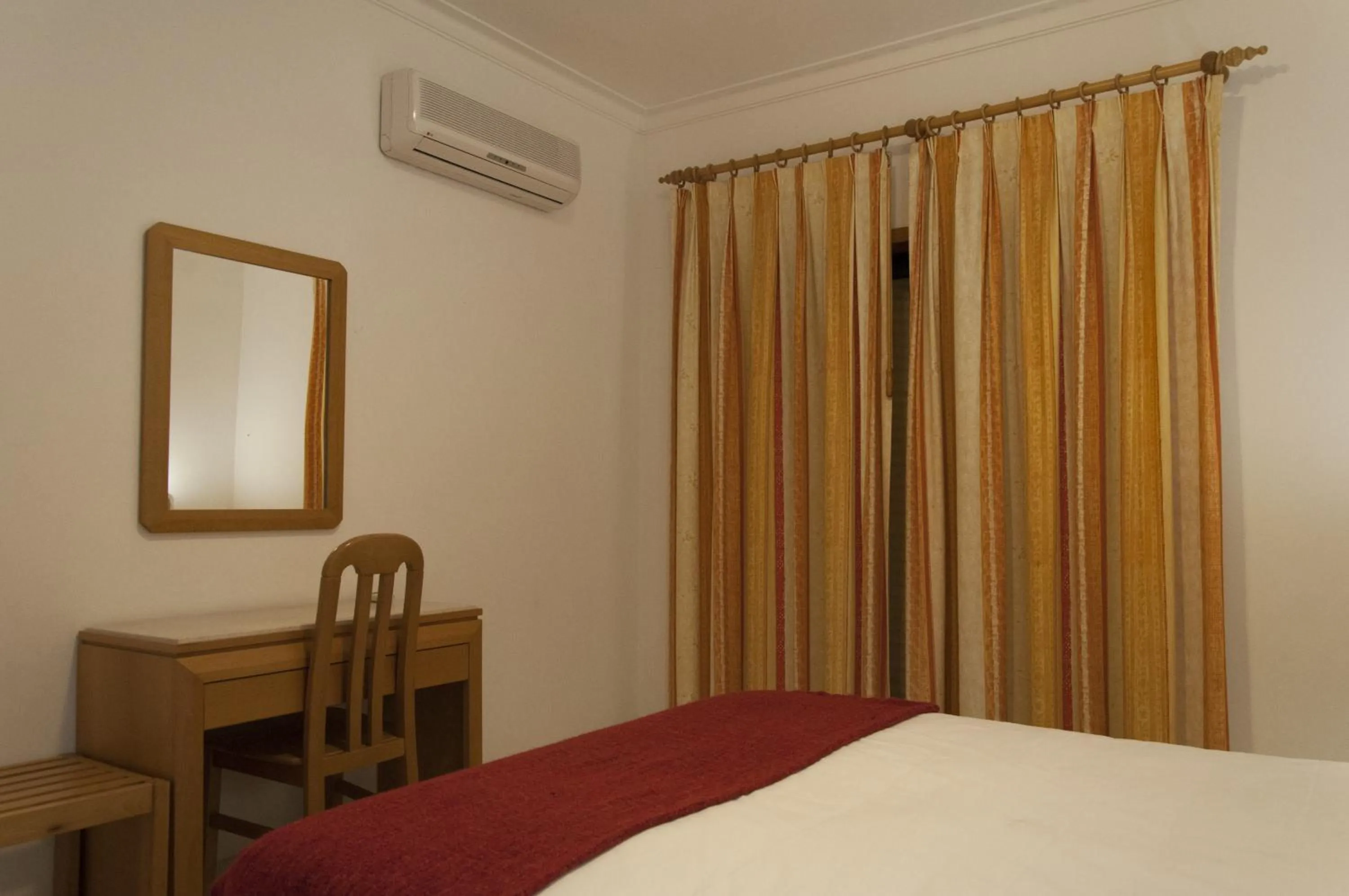 Bedroom, Bed in Plaza Real by Atlantichotels