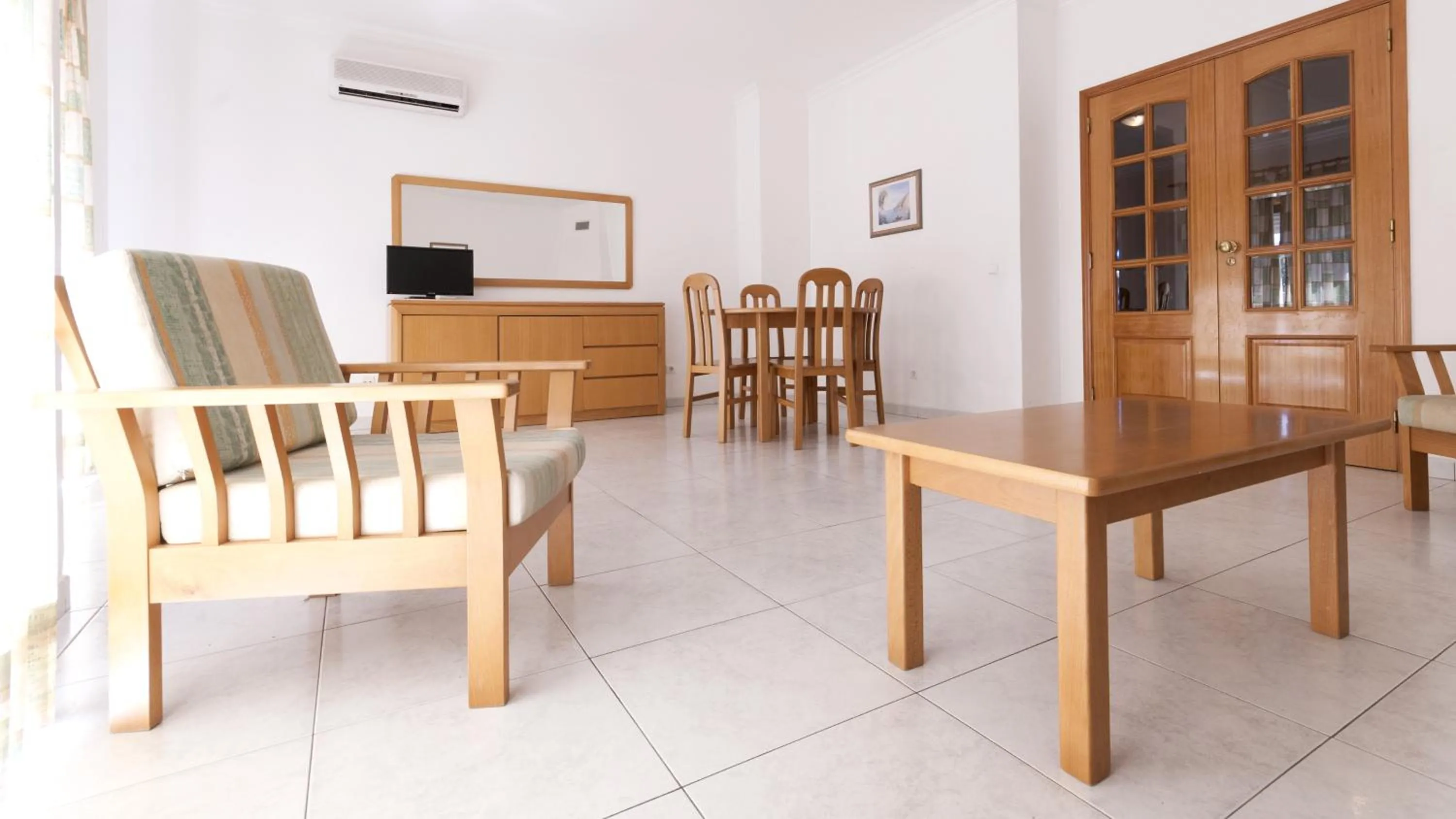 Living room in Plaza Real by Atlantichotels