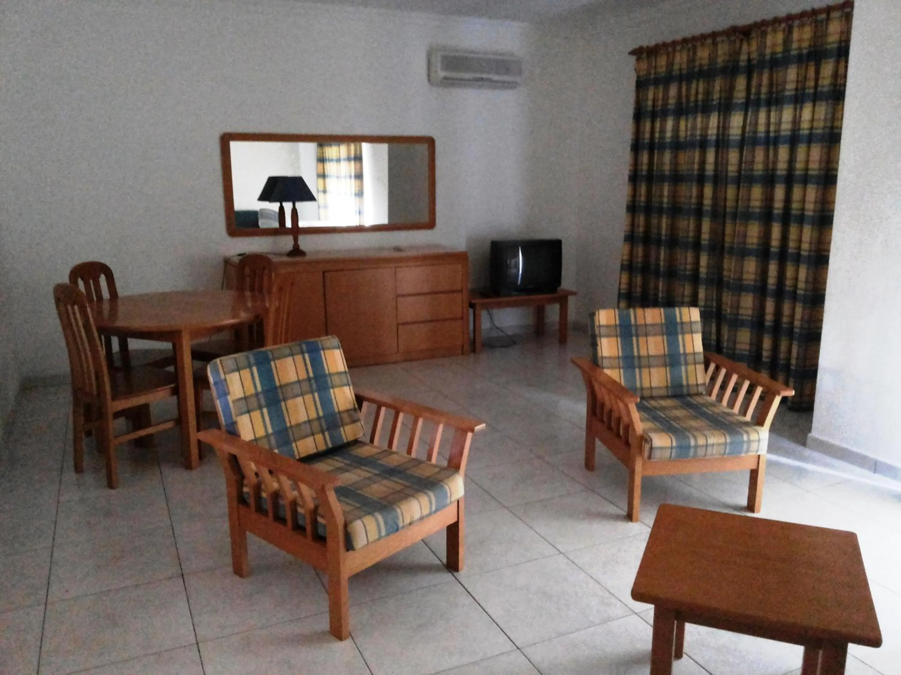 Living room in Plaza Real by Atlantichotels