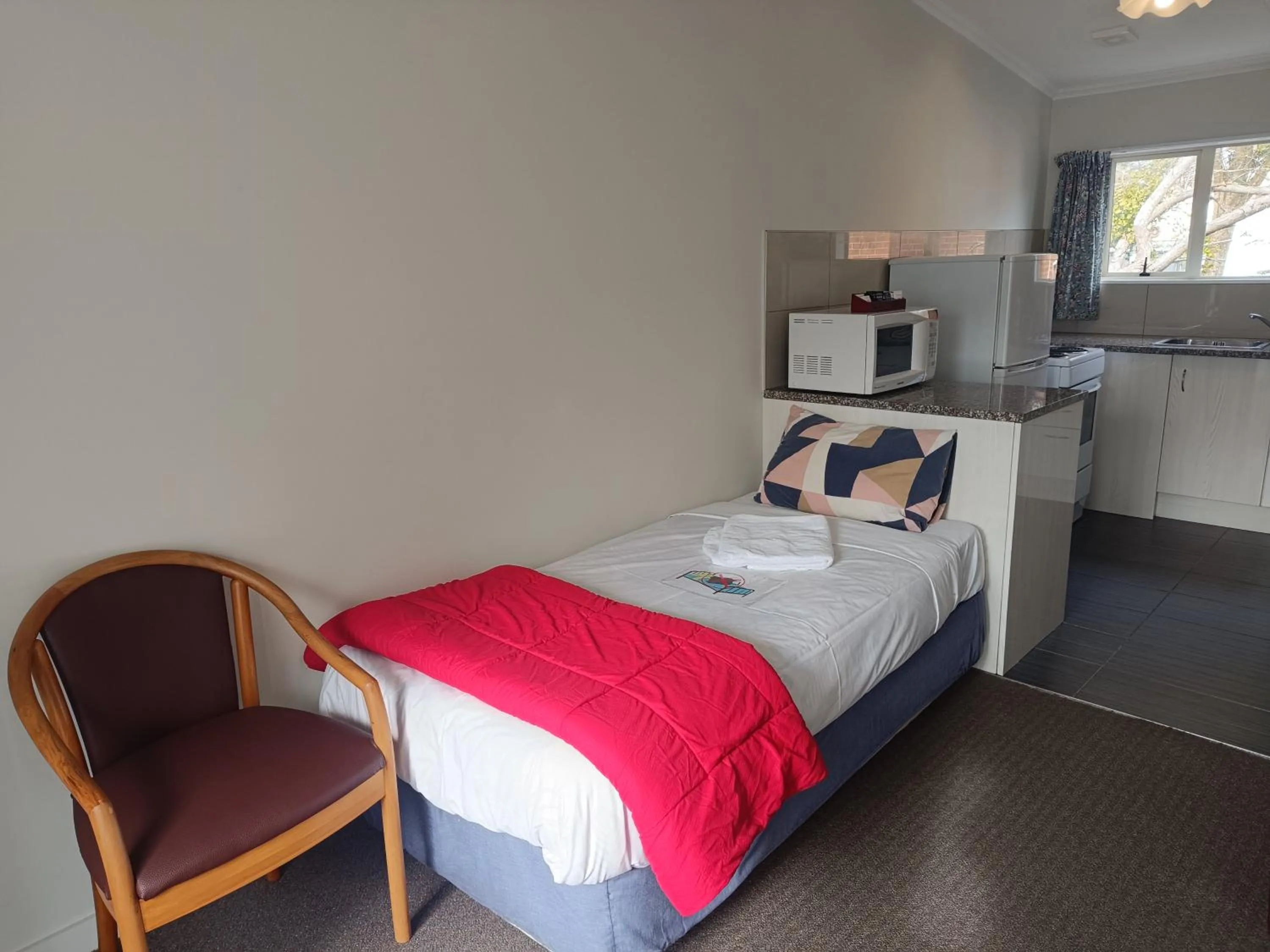 Bed in Bayfield Motel and Apartment