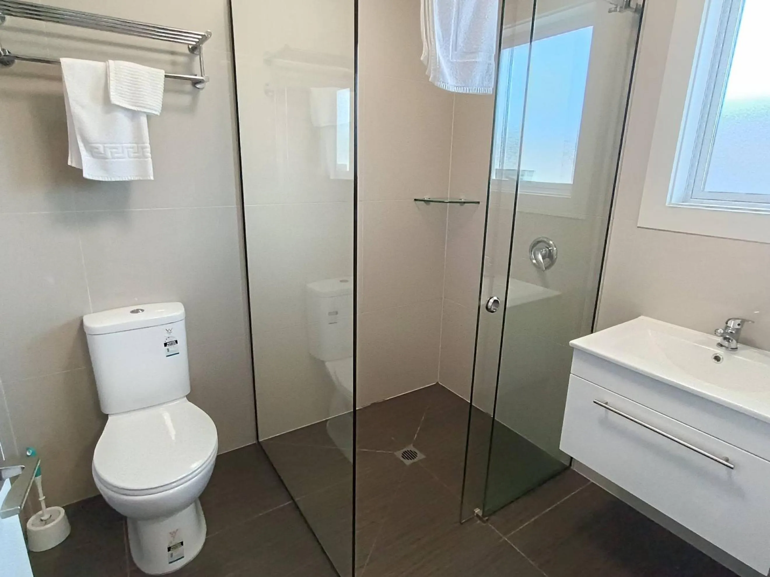 Shower in Bayfield Motel and Apartment