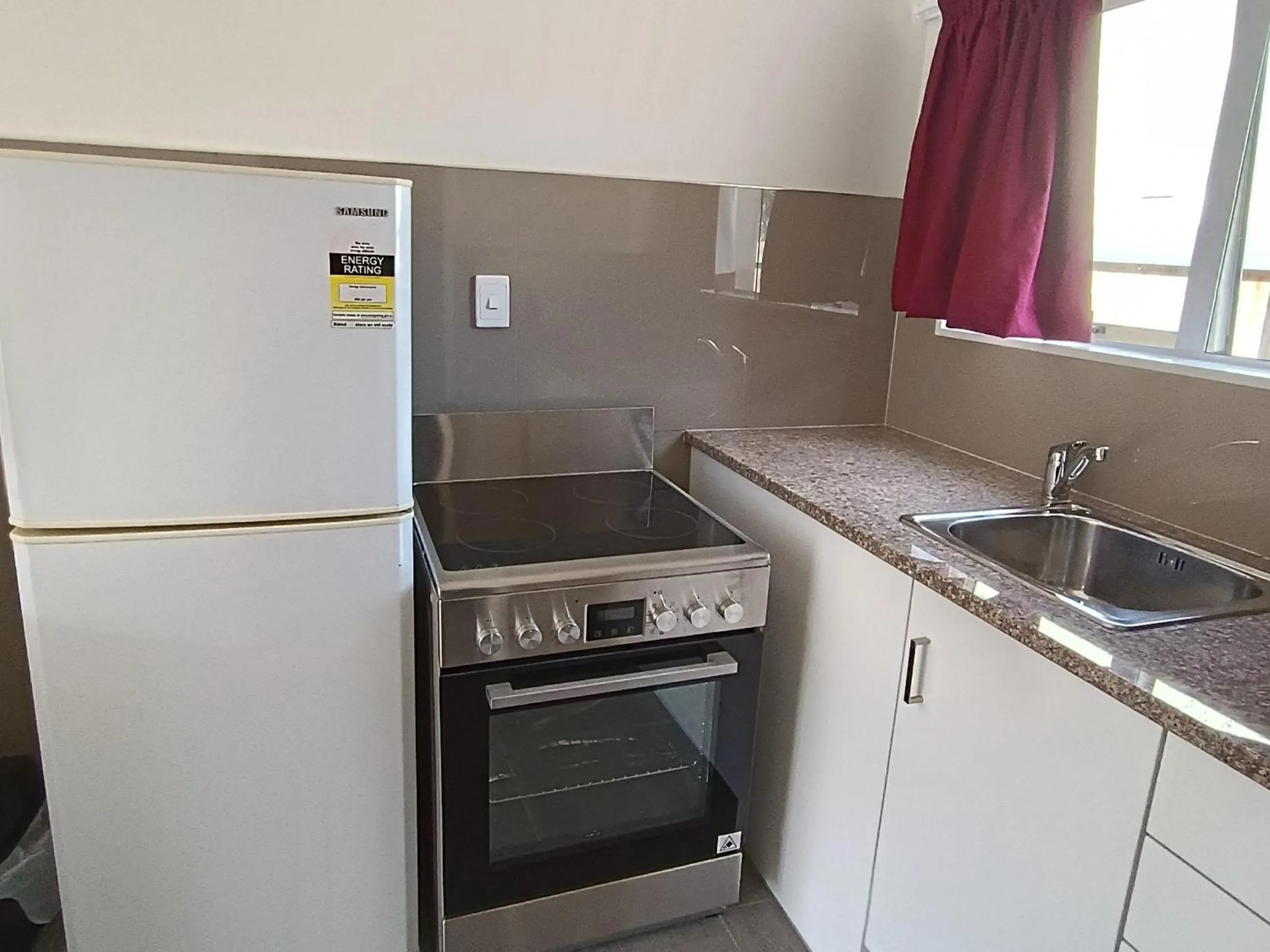 Kitchen or kitchenette in Bayfield Motel and Apartment