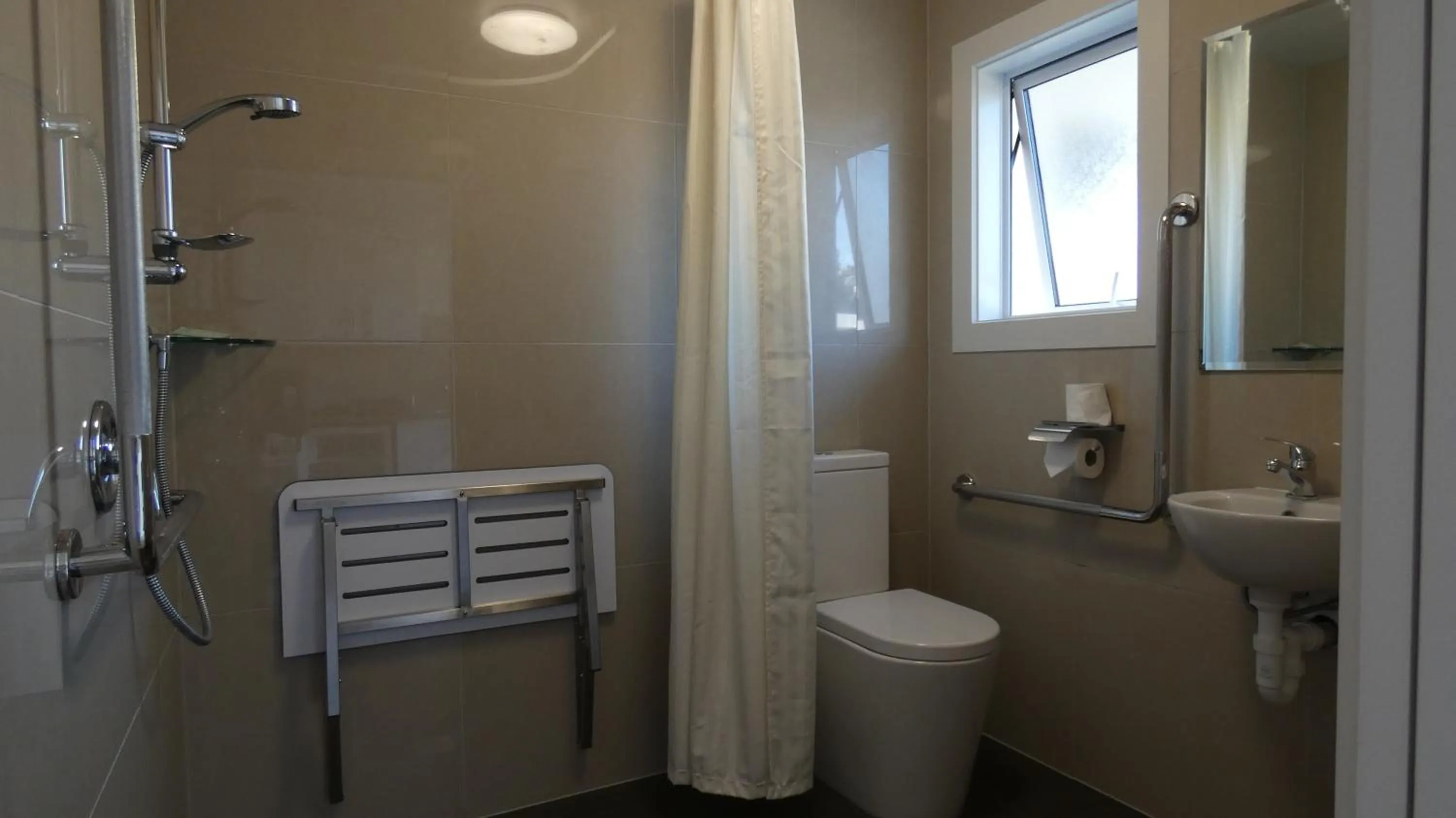 Shower in Bayfield Motel and Apartment