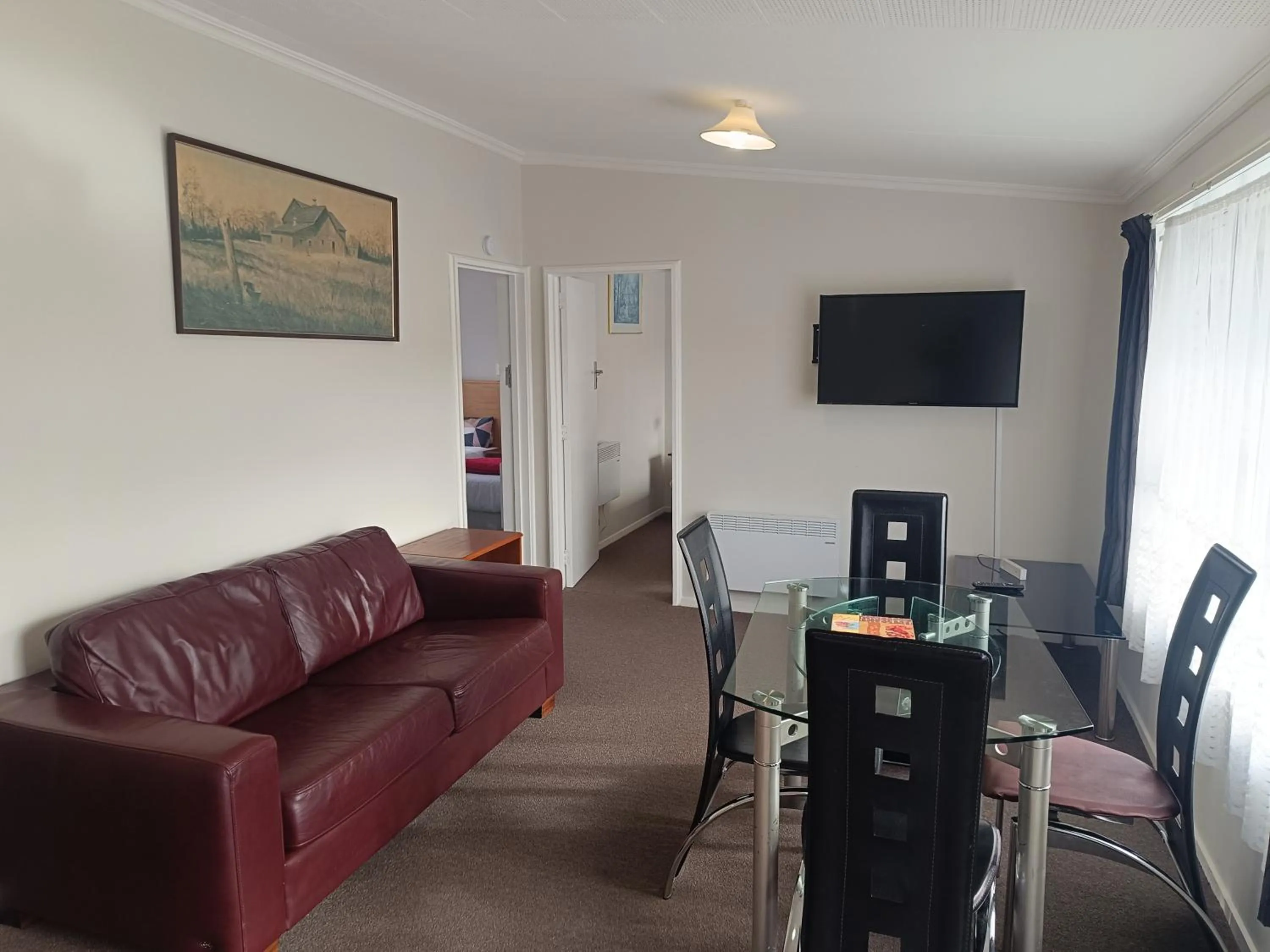 Living room in Bayfield Motel and Apartment