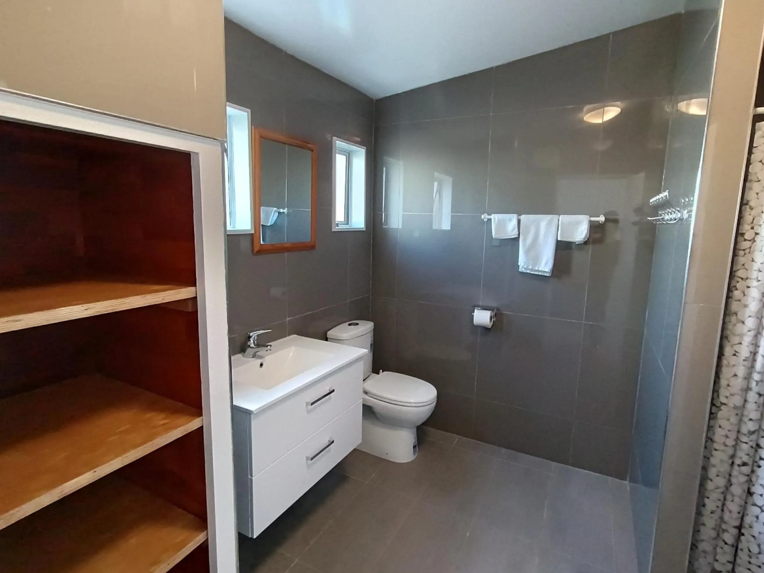 Shower in Bayfield Motel and Apartment