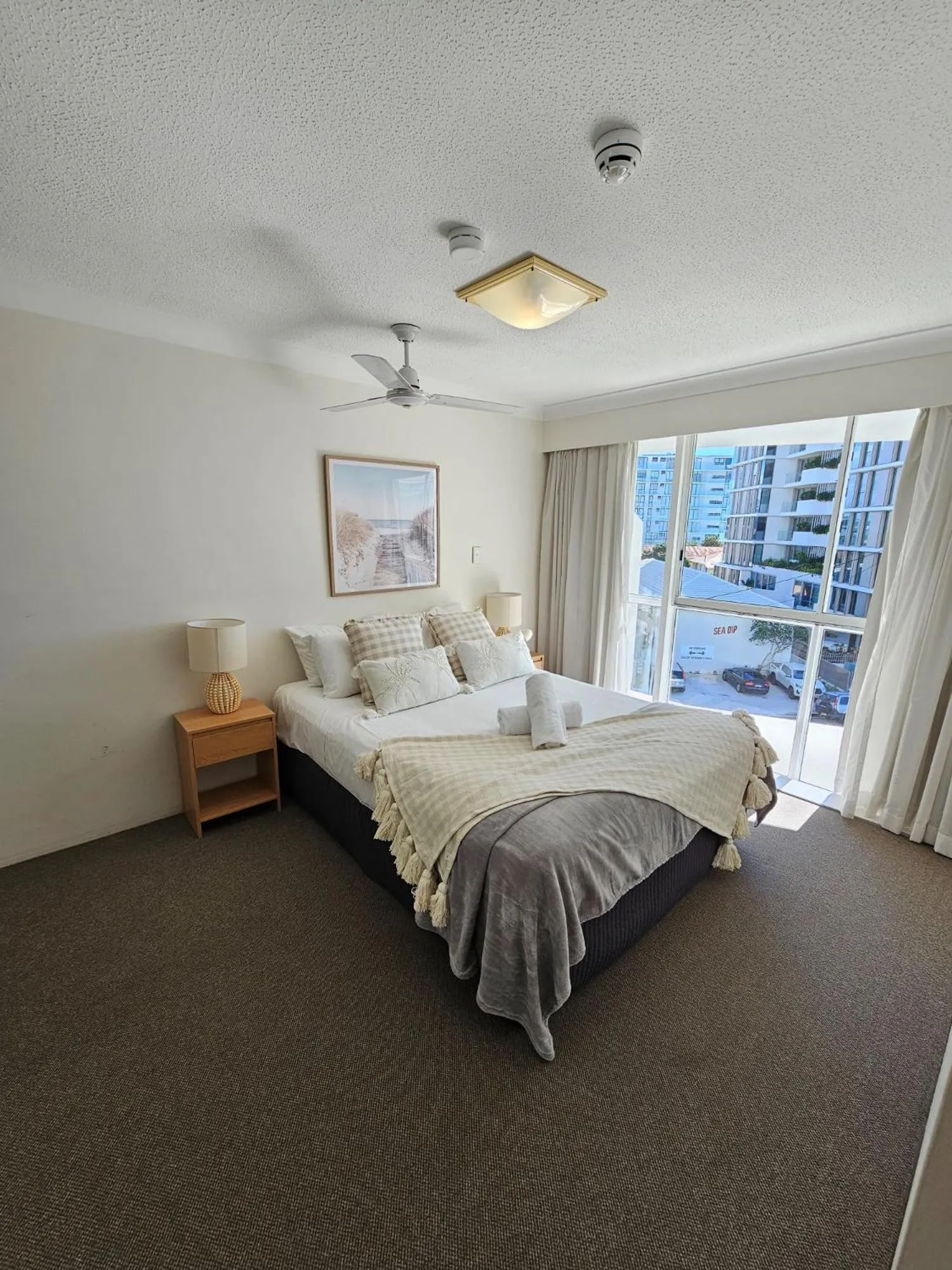 Bedroom, Bed in 19th Avenue on the Beach