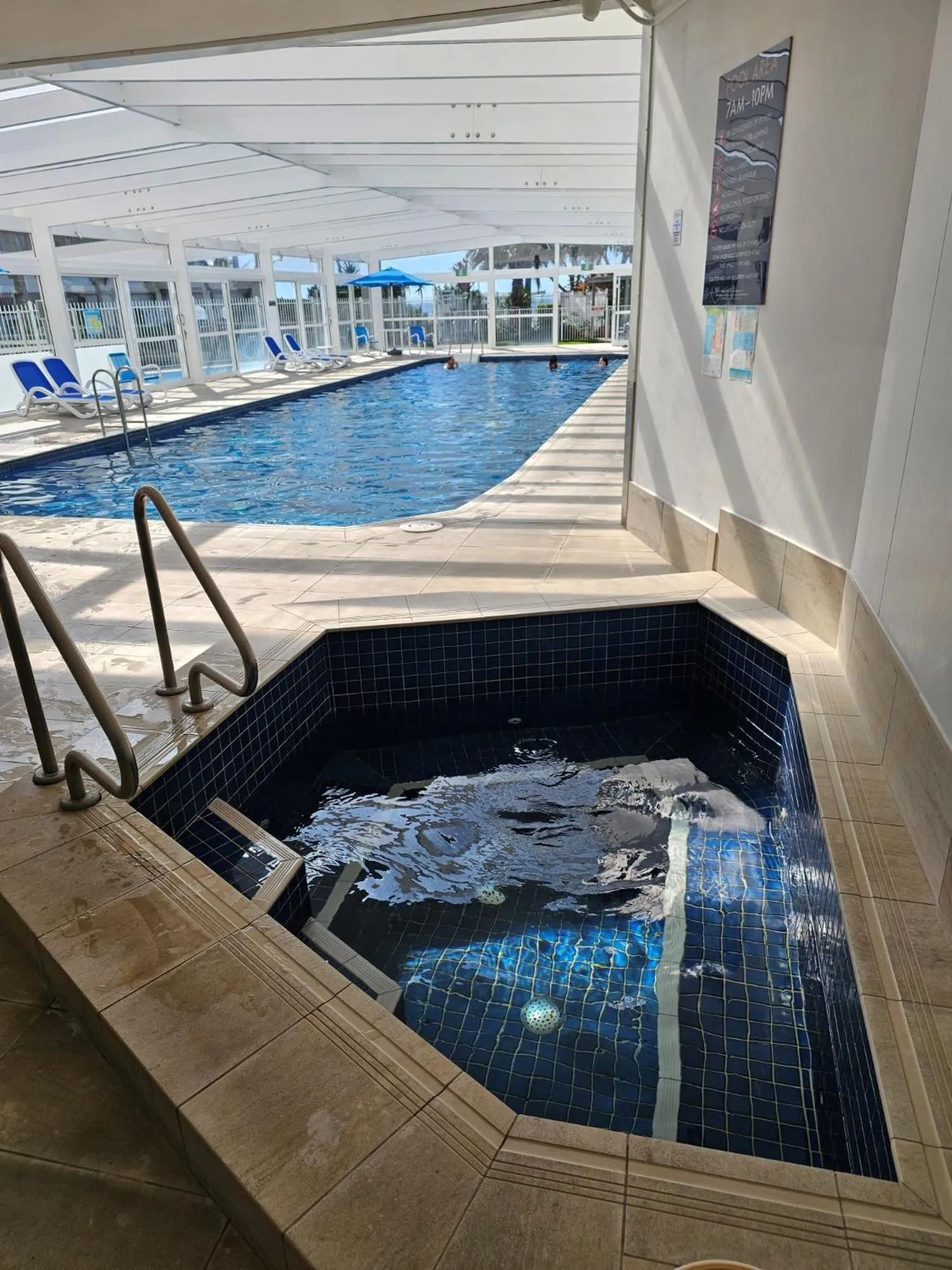 Hot Tub in 19th Avenue on the Beach