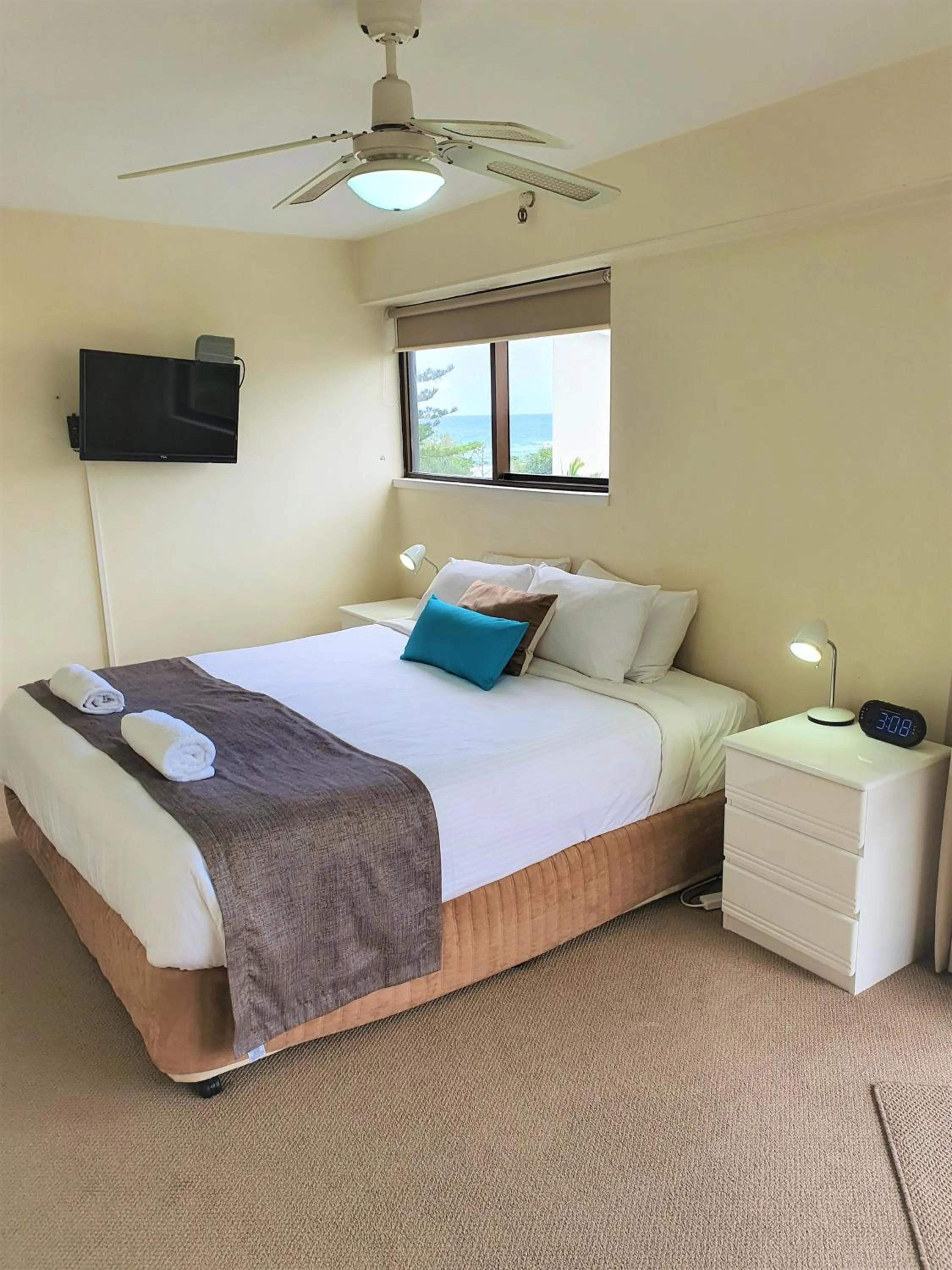 Bed in Burleigh Esplanade Apartments