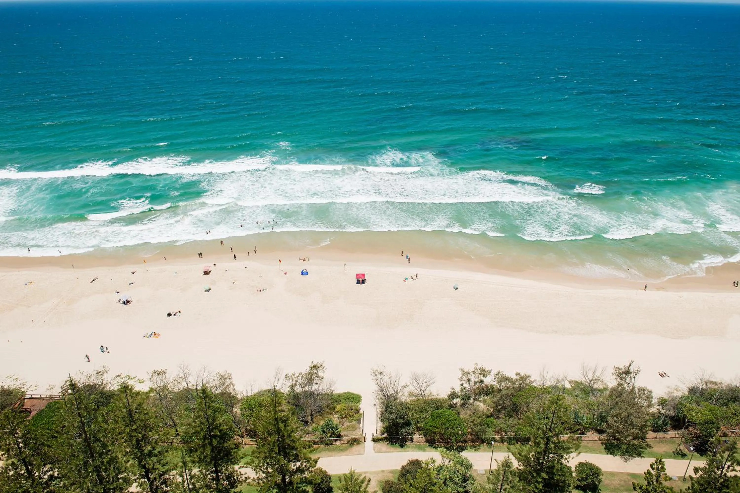 Beach in Burleigh Esplanade Apartments
