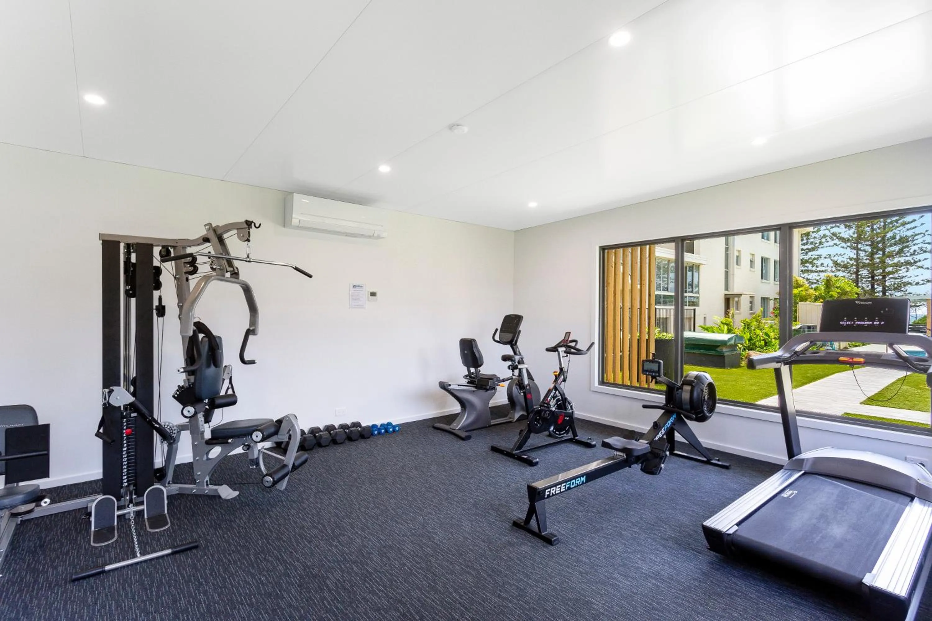 Fitness centre/facilities in Burleigh Esplanade Apartments